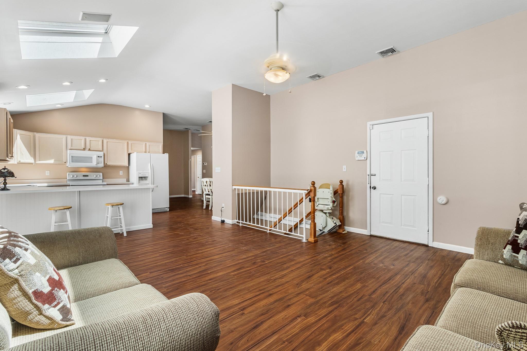 166 Richmond Avenue Property Photo 10