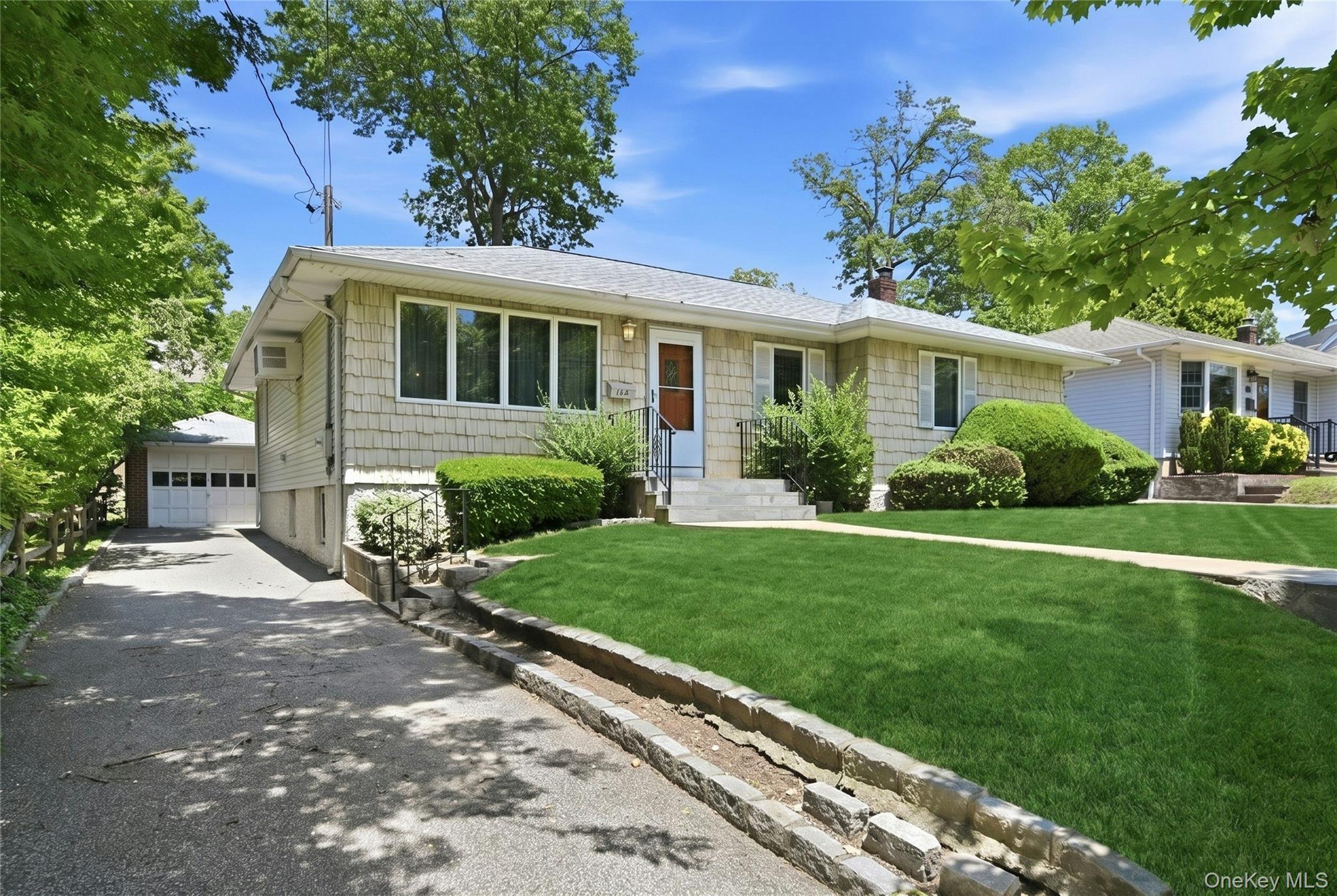 152 Nassau Drive Property Photo 1