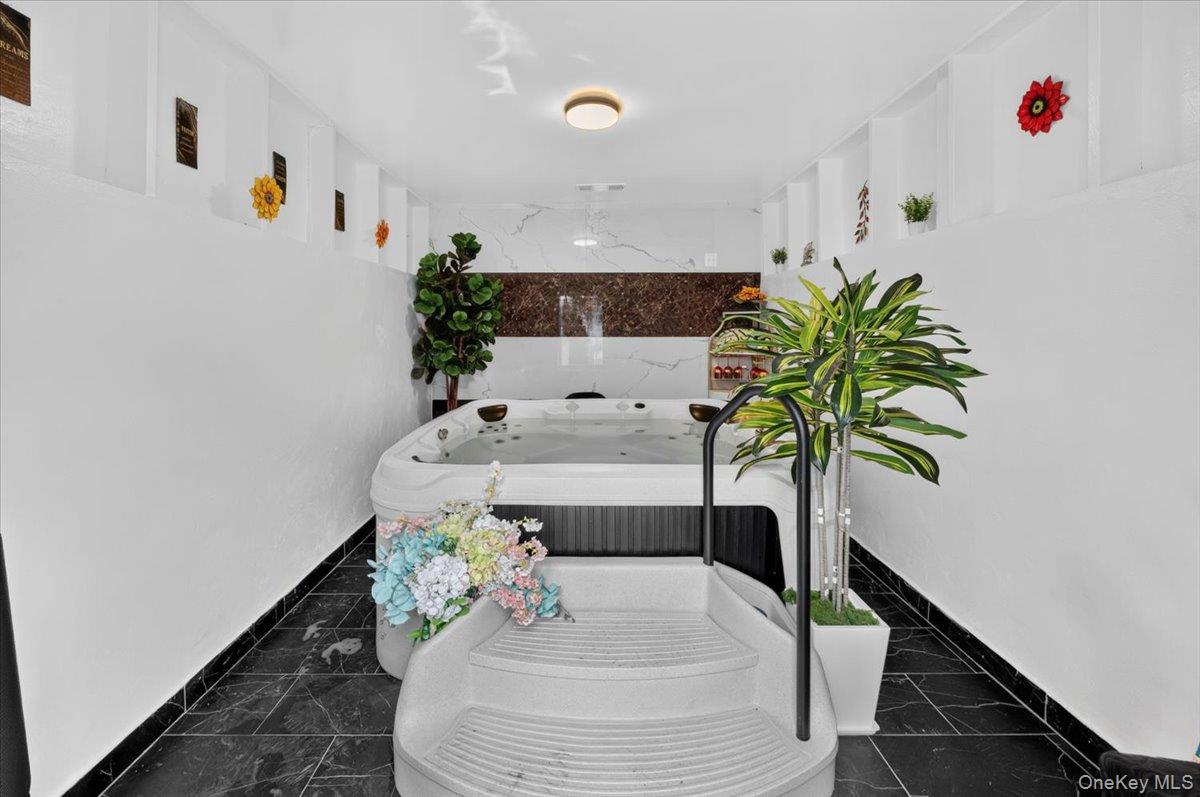 9513 85th Street Property Photo 15