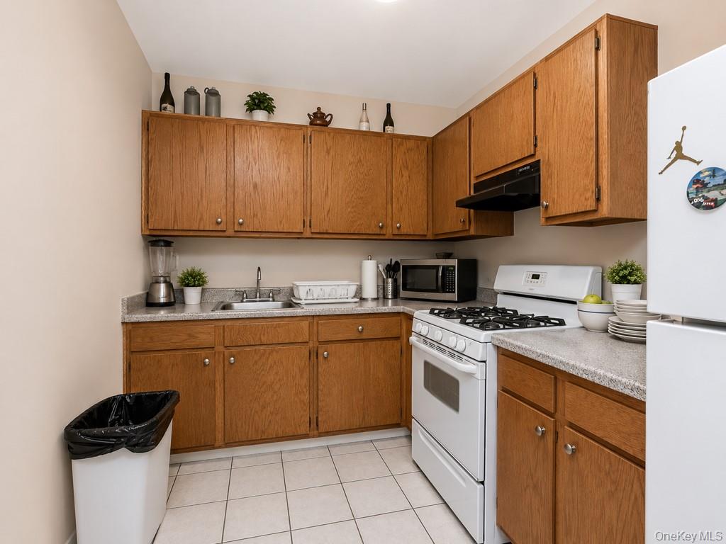4779 White Plains Road Property Photo 11