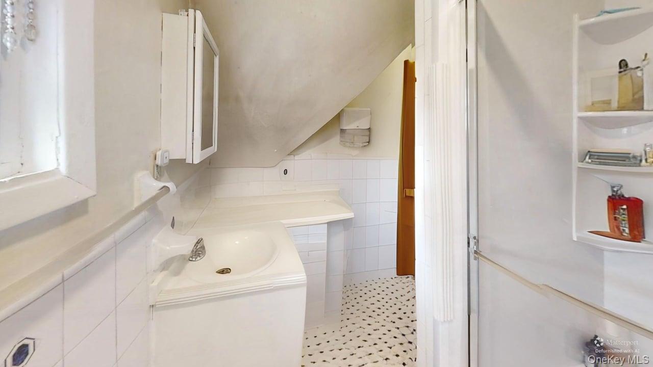 38 N 10th Avenue Property Photo 6