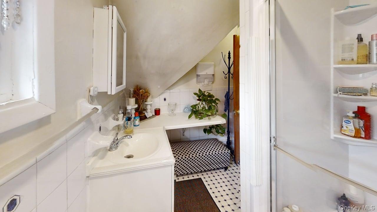 38 N 10th Avenue Property Photo 7