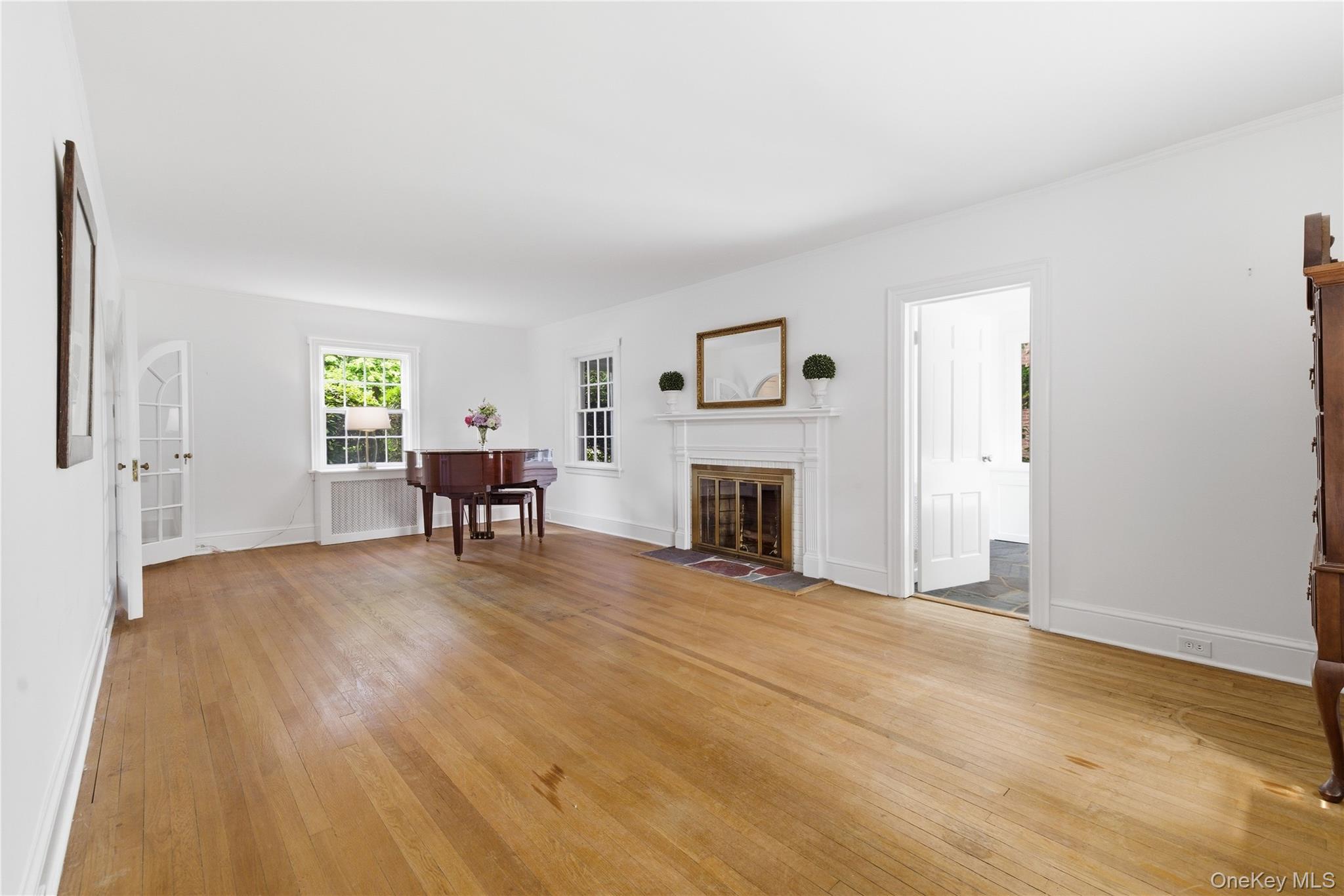 210 Demott Avenue Property Photo 8