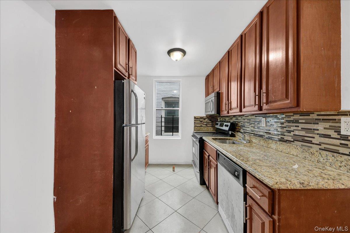 2131 Bruckner Boulevard Property Photo 12