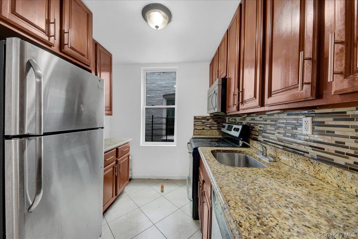 2131 Bruckner Boulevard Property Photo 13