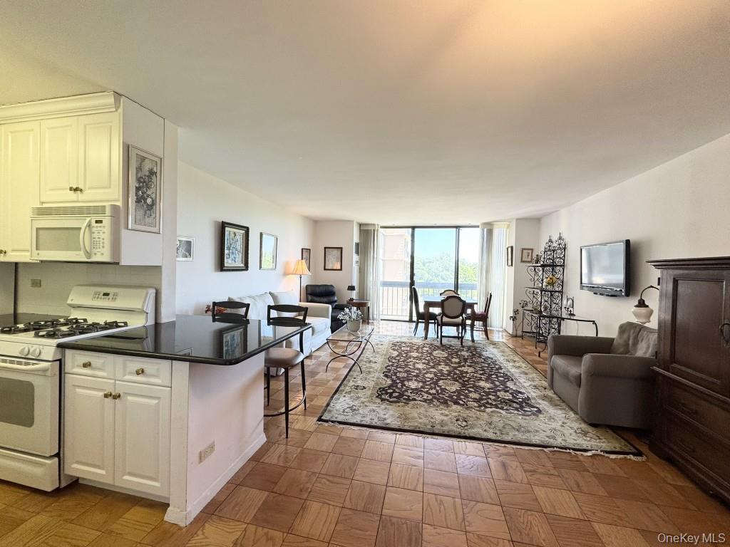 27110 Grand Central Parkway 6y Property Photo 2