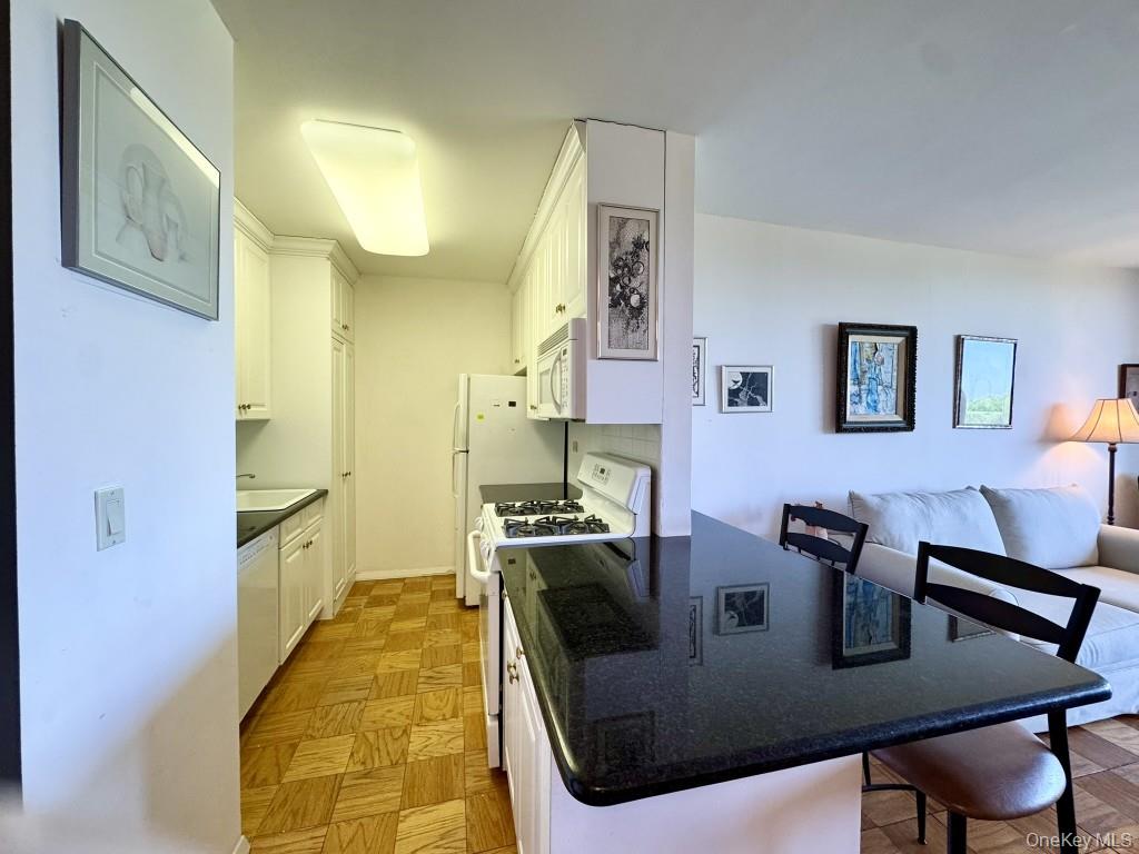 27110 Grand Central Parkway 6y Property Photo 8
