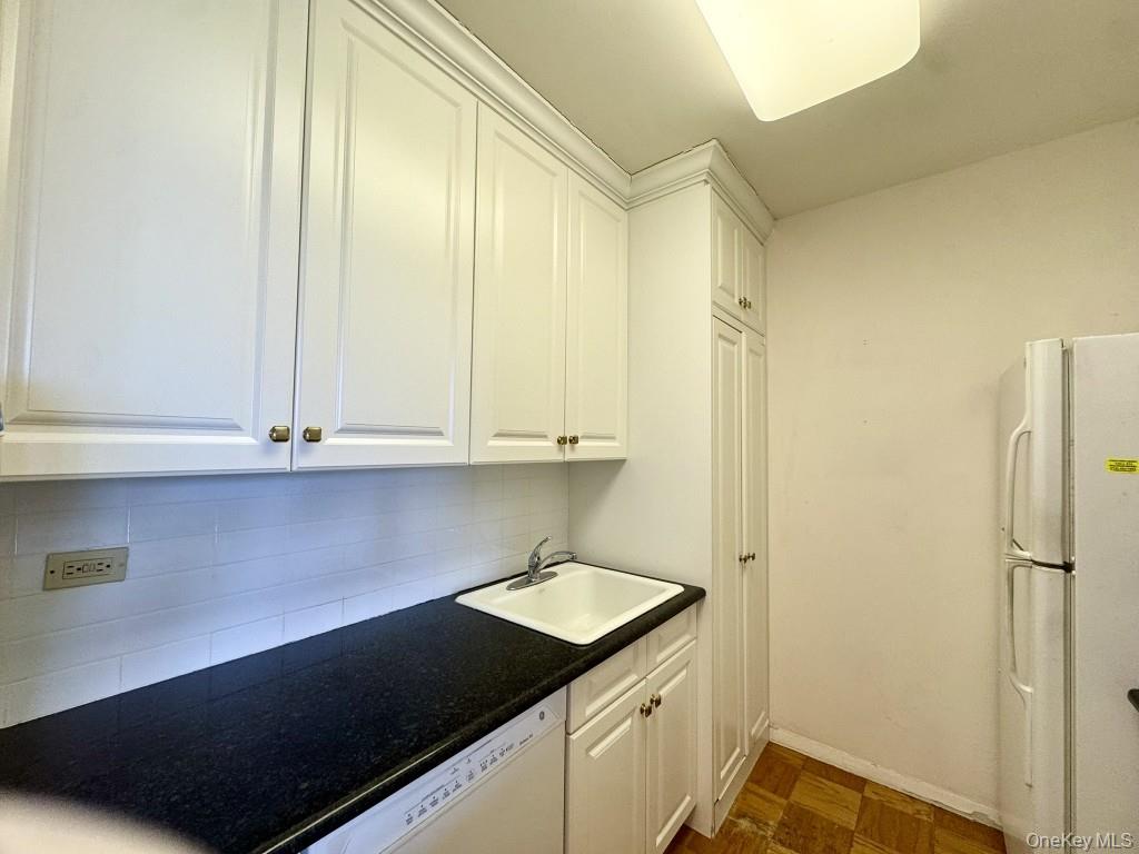 27110 Grand Central Parkway 6y Property Photo 9