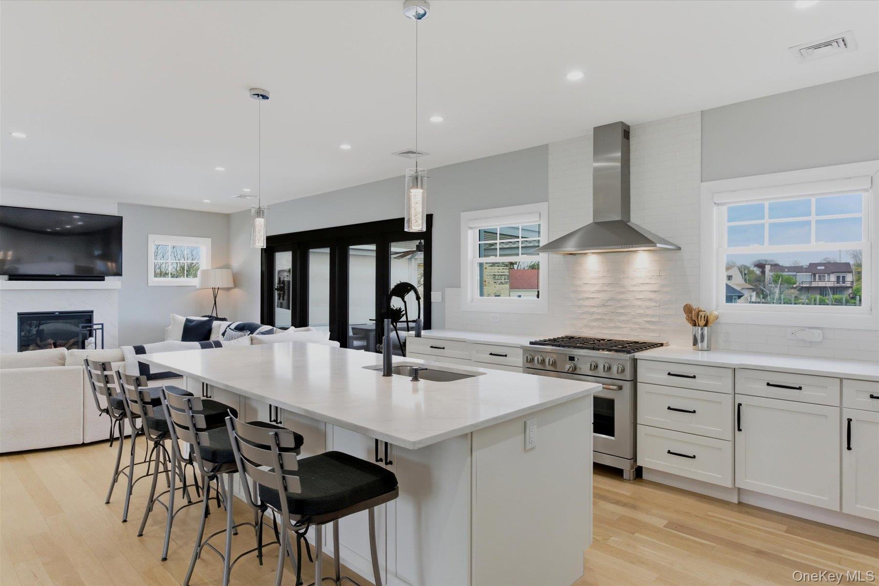 240 Clocks Boulevard Property Photo 7