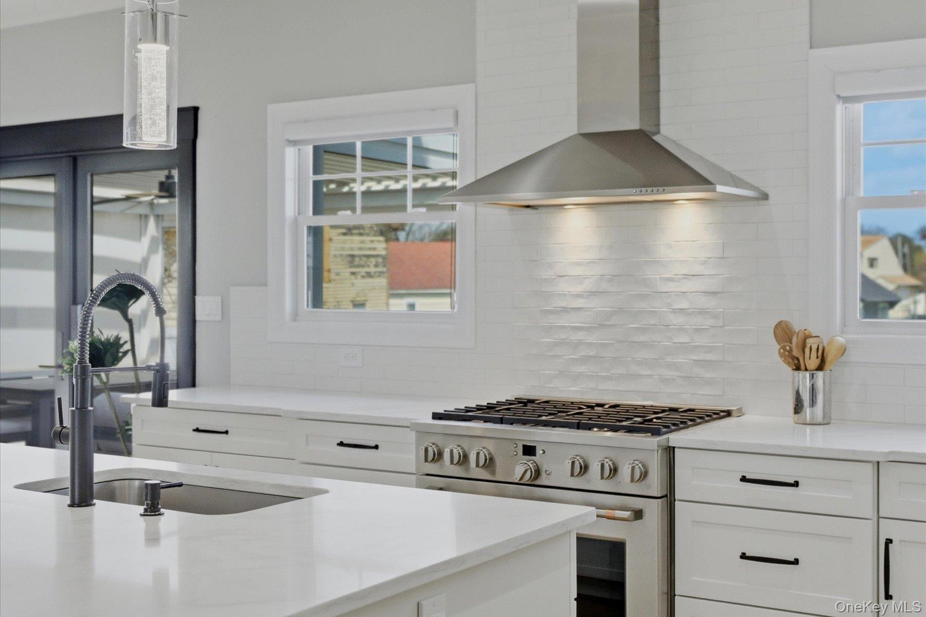240 Clocks Boulevard Property Photo 8