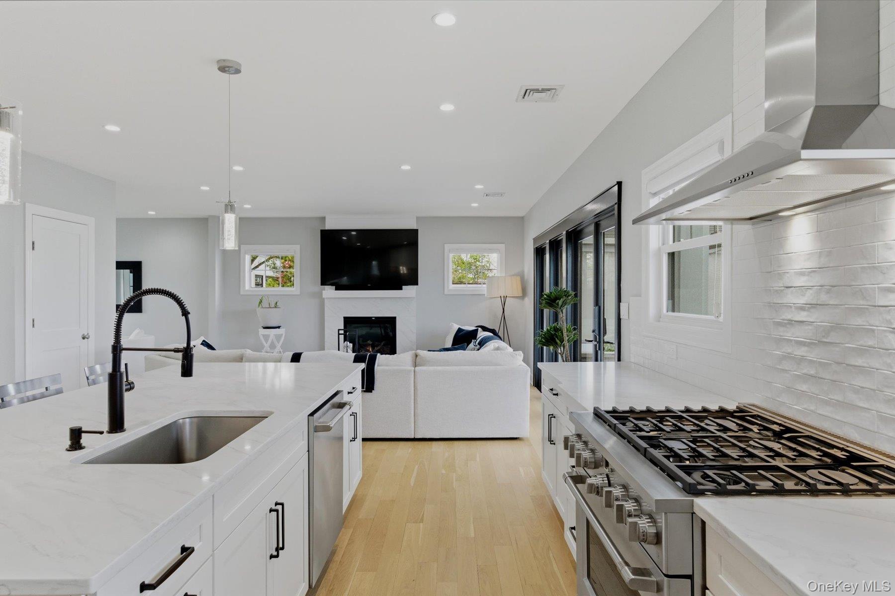 240 Clocks Boulevard Property Photo 12