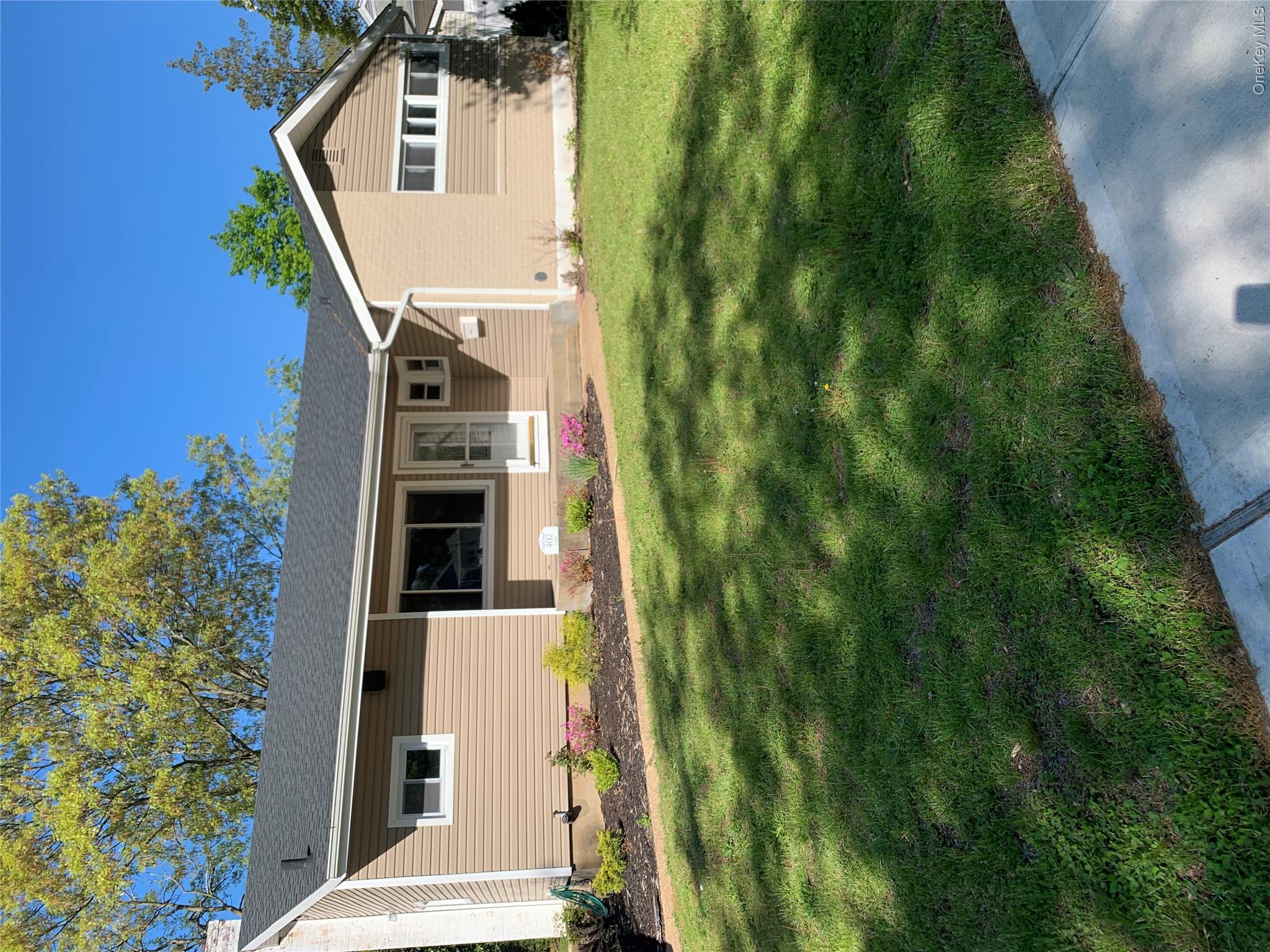 402 Leslie Lane Property Photo 1