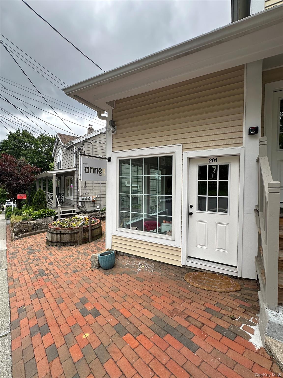 201 King Street Property Photo 10