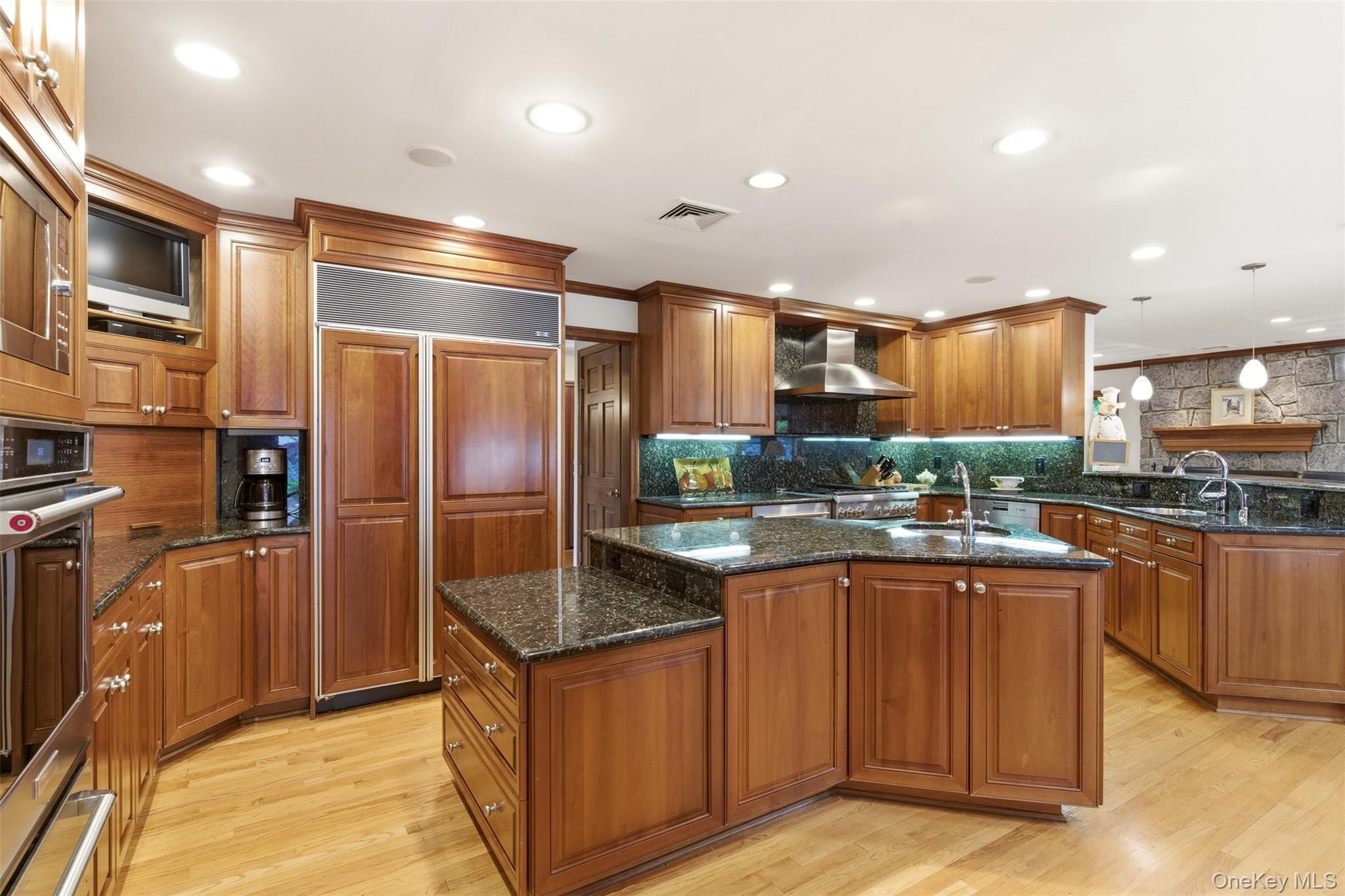 17 Holden Lane Property Photo 12