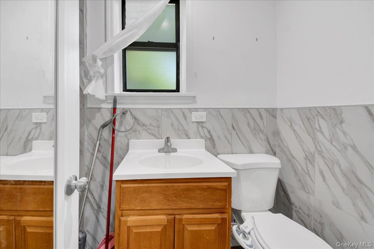 1748 Cross Bronx Expressway Property Photo 2