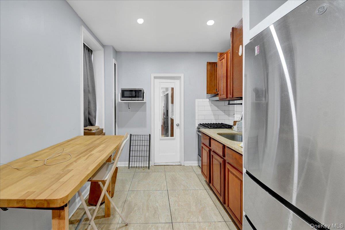 1748 Cross Bronx Expressway Property Photo 3