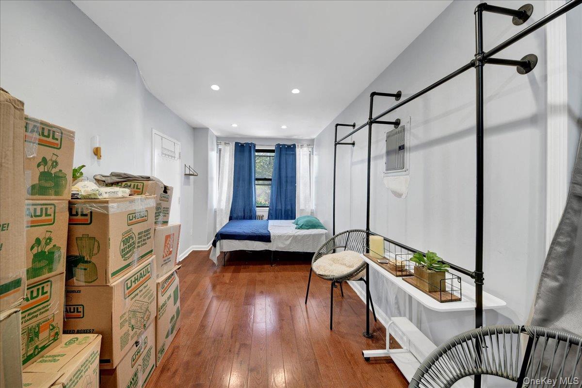 1748 Cross Bronx Expressway Property Photo 4