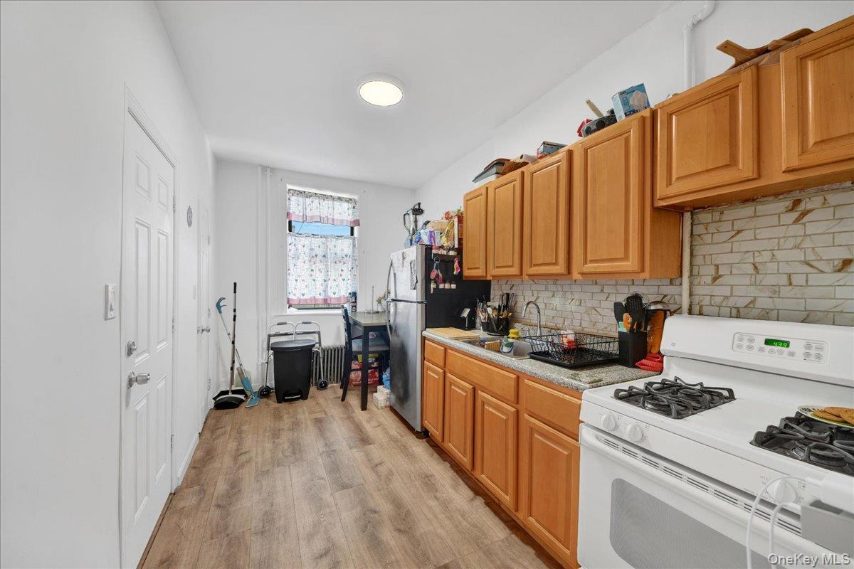 1748 Cross Bronx Expressway Property Photo 11