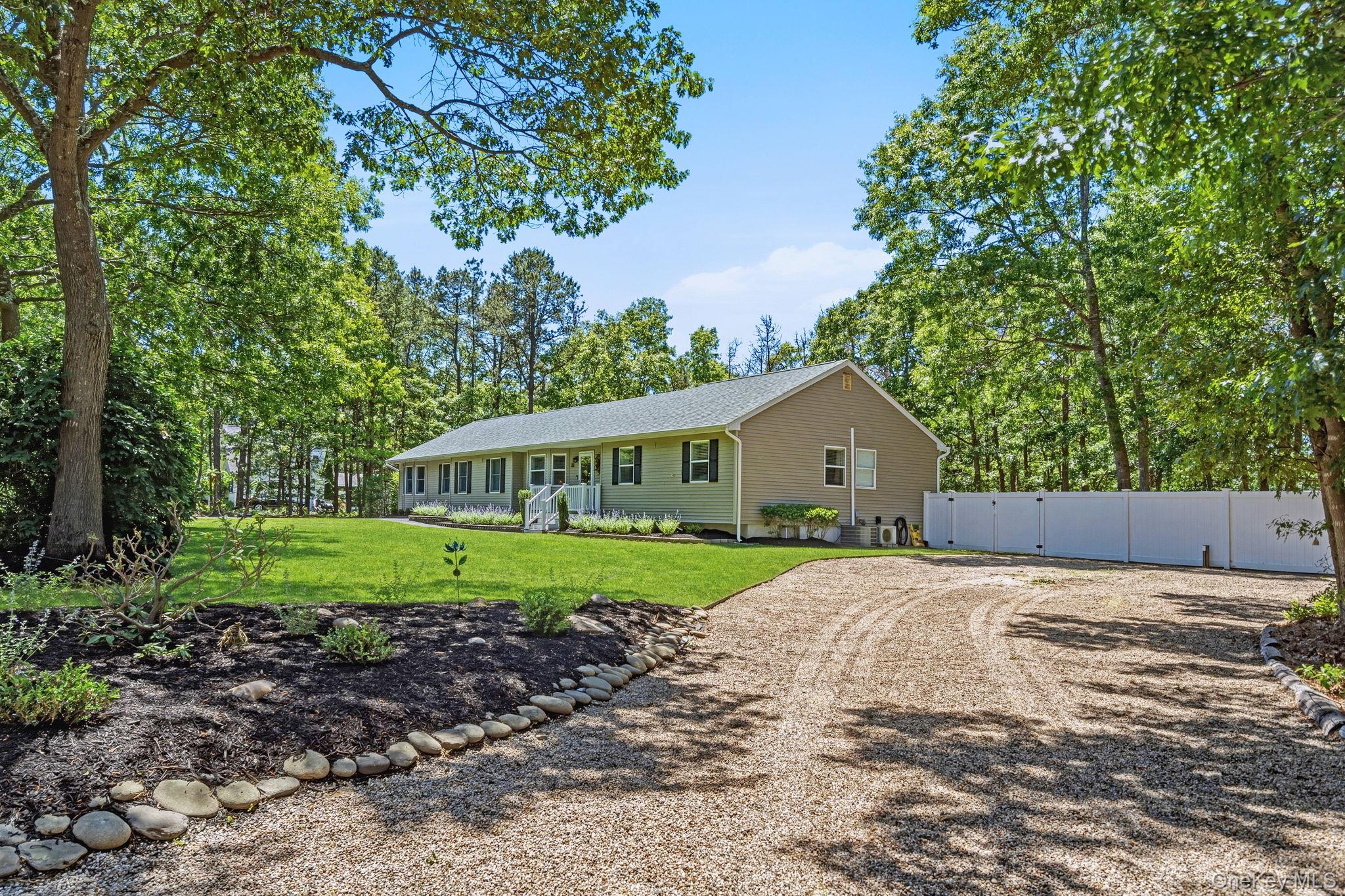 20 Charter Court Property Photo 2