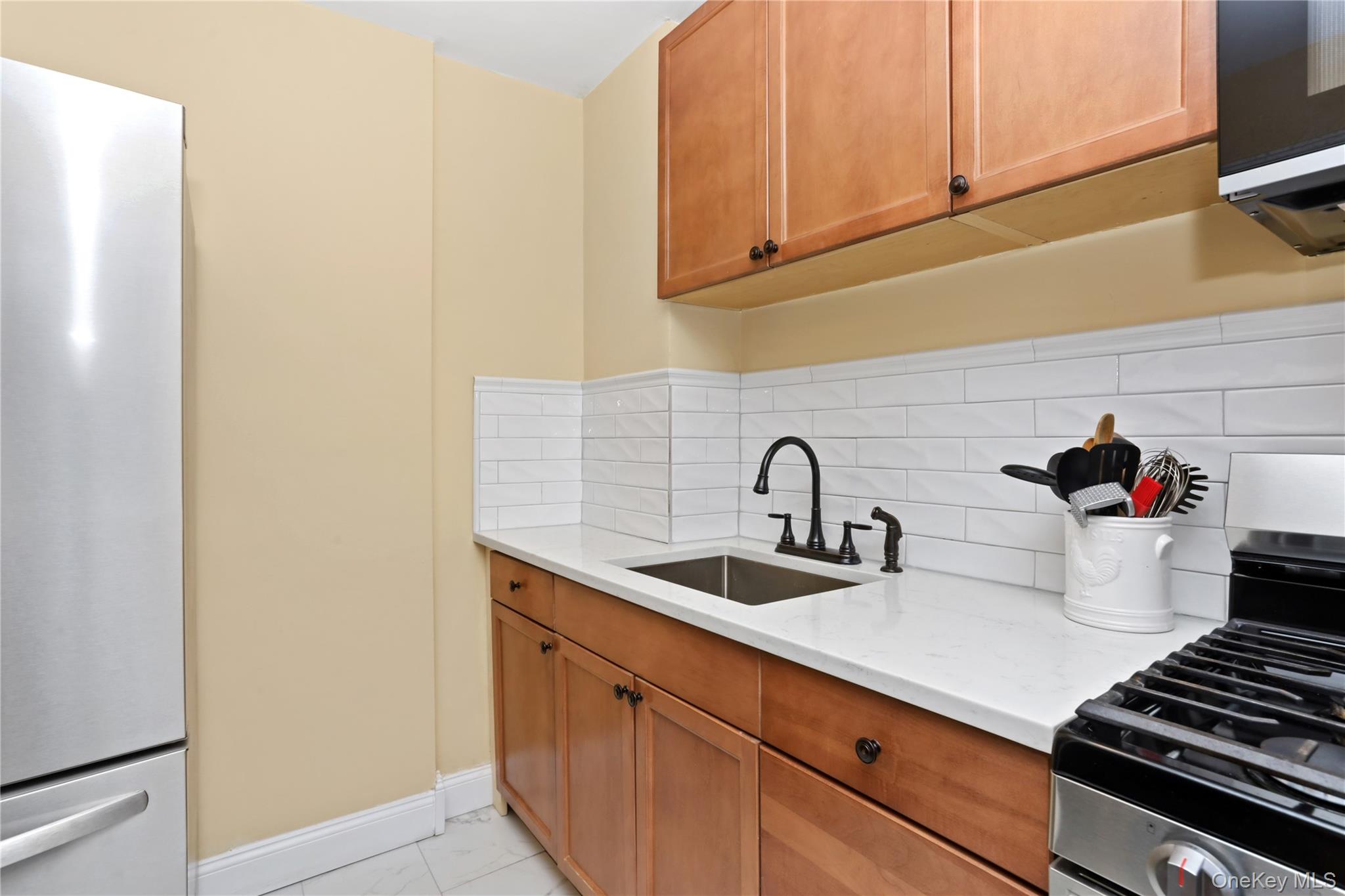 73 Broadway 2j Property Photo 9