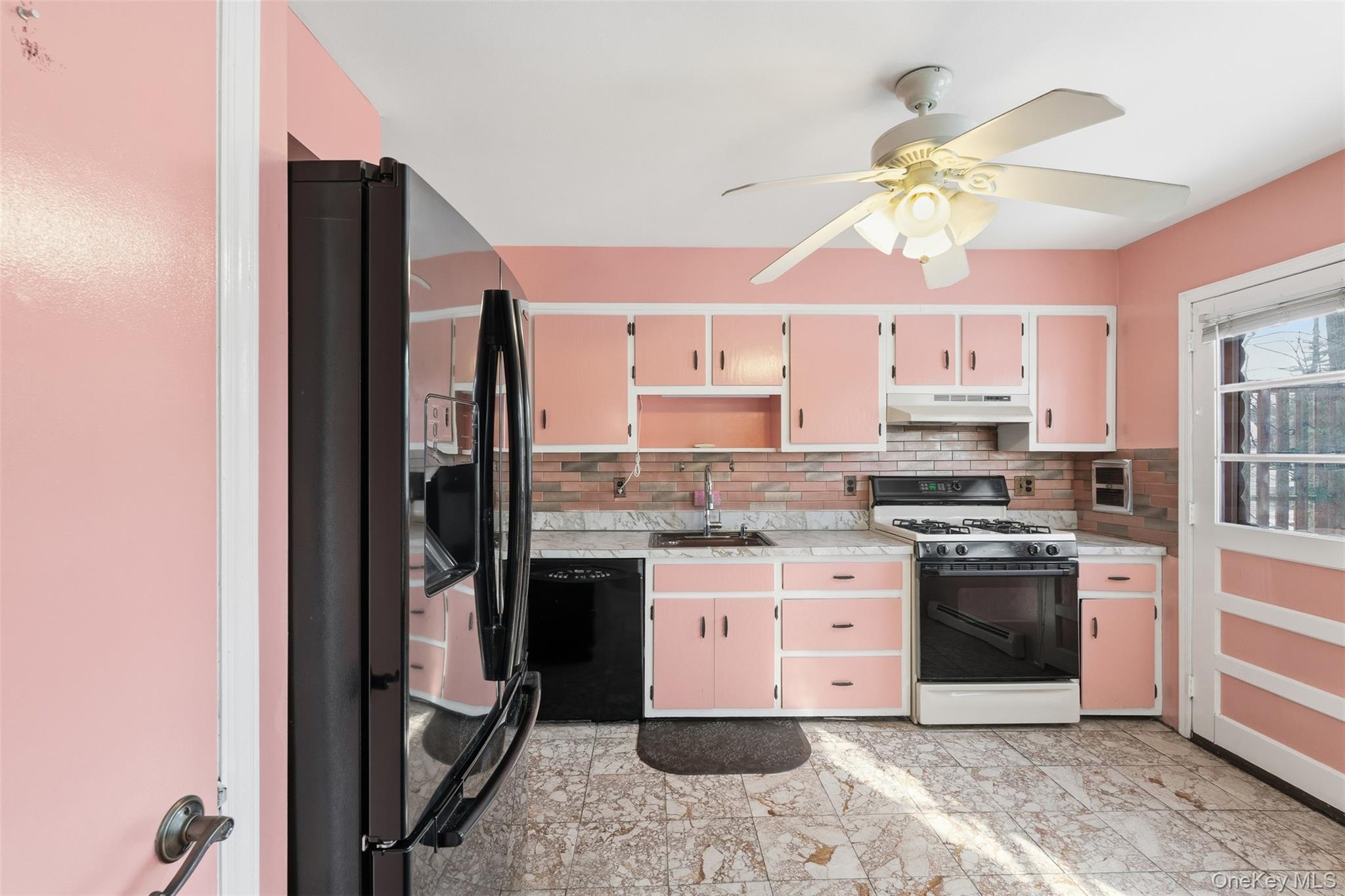 563 Union Road Property Photo 2