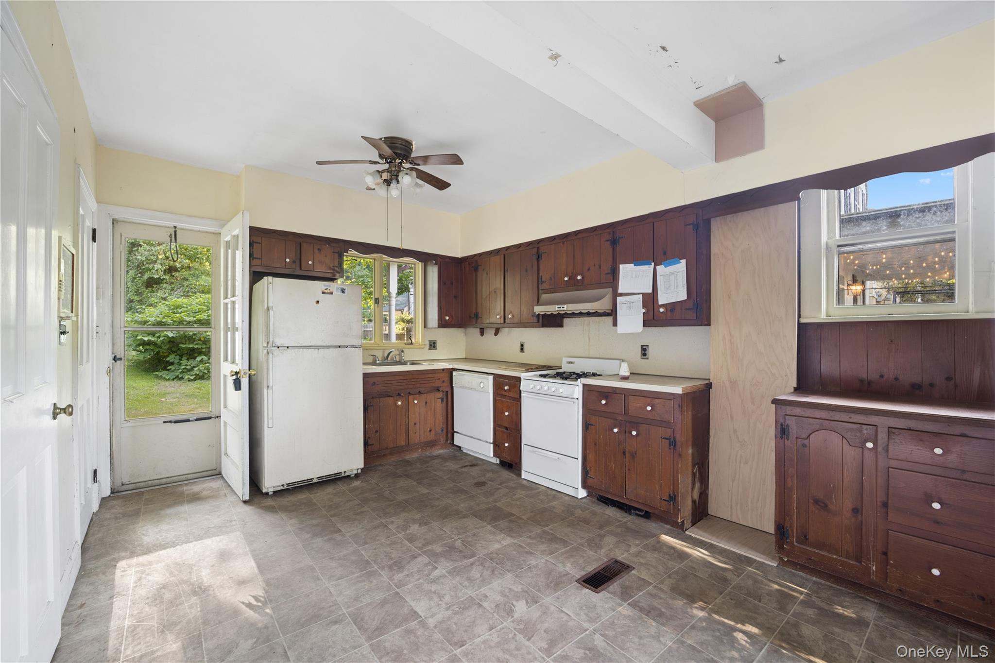 25 River Road Property Photo 7