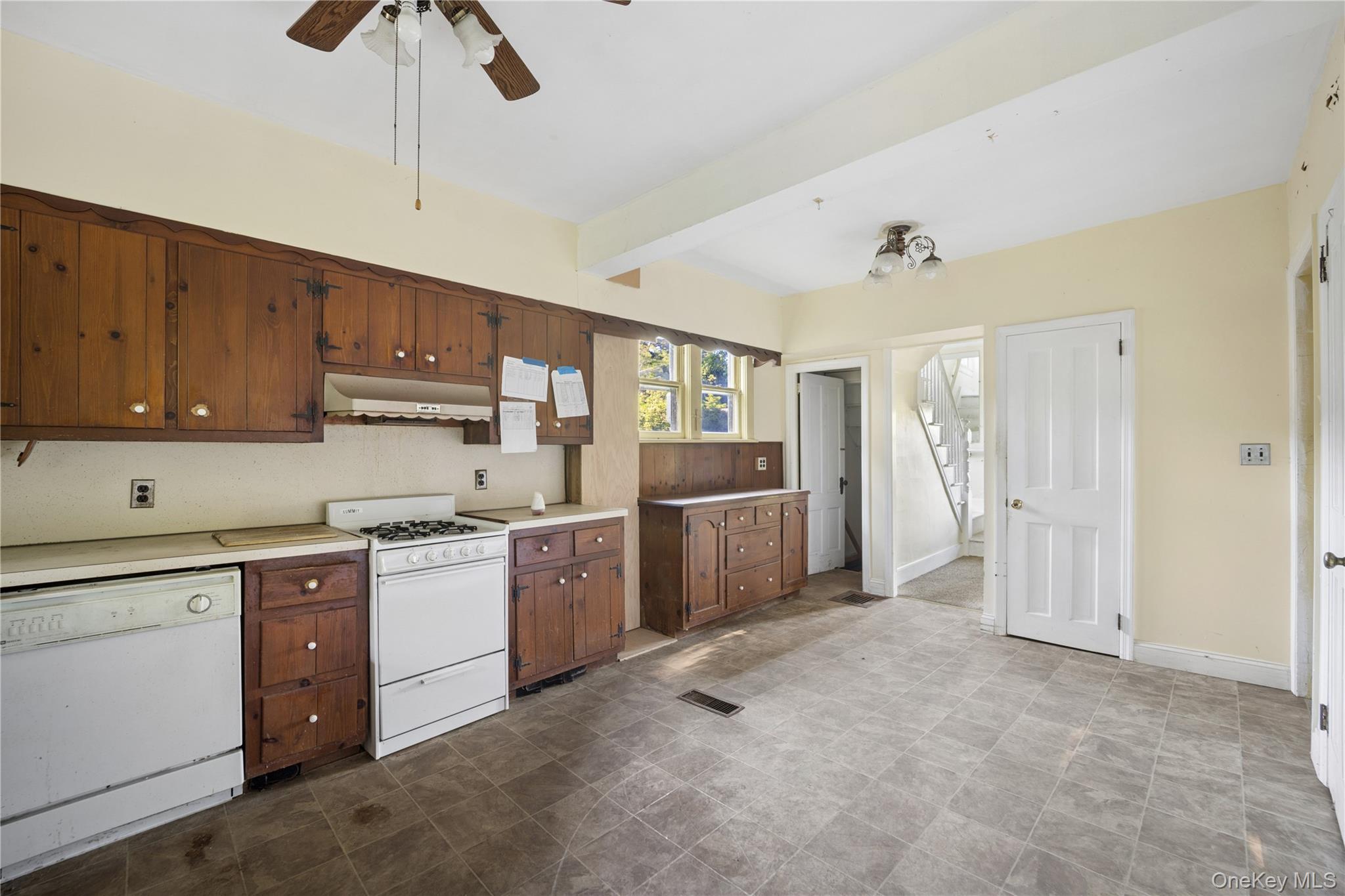 25 River Road Property Photo 8