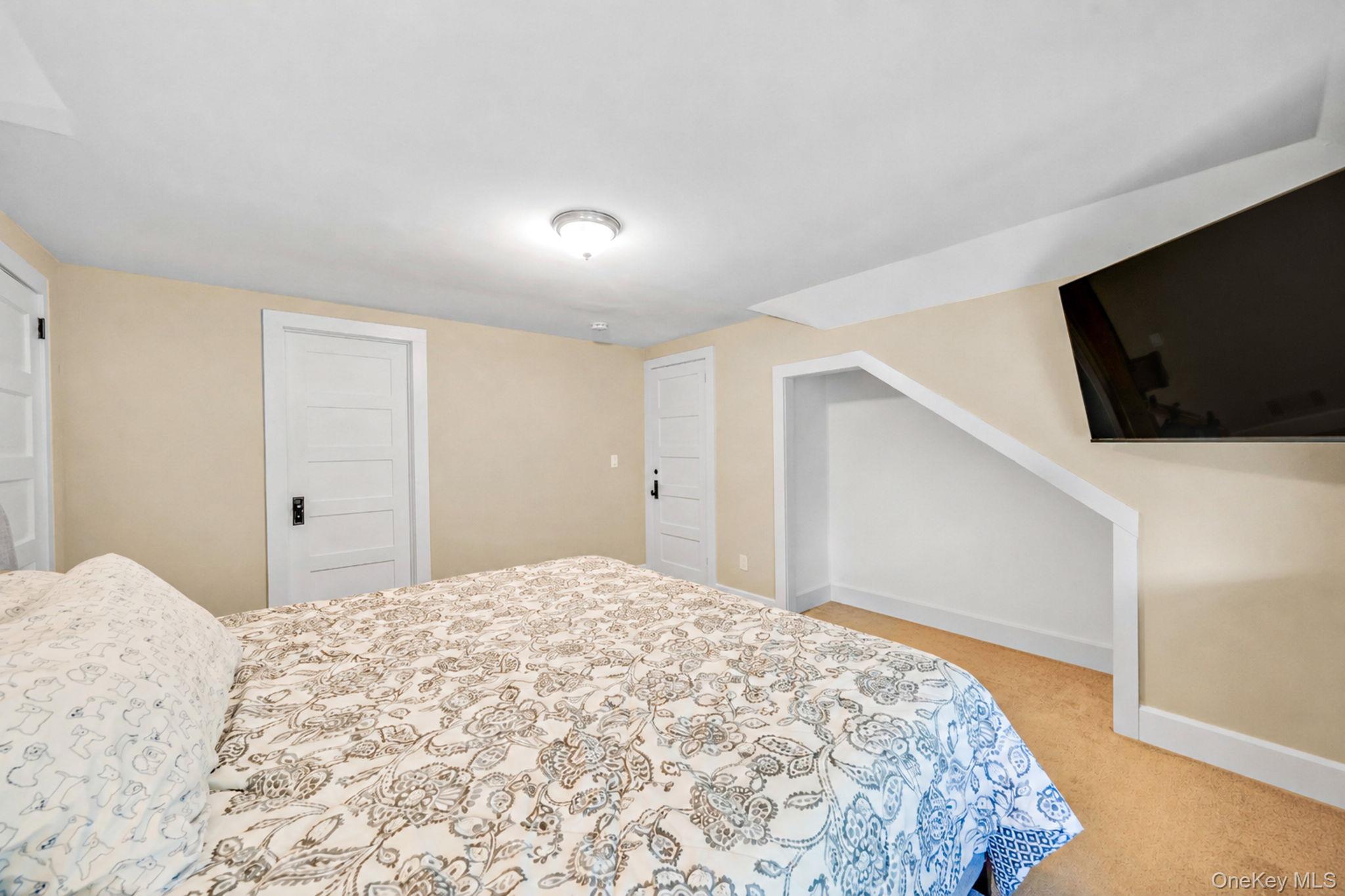 54 Division Avenue Property Photo 20