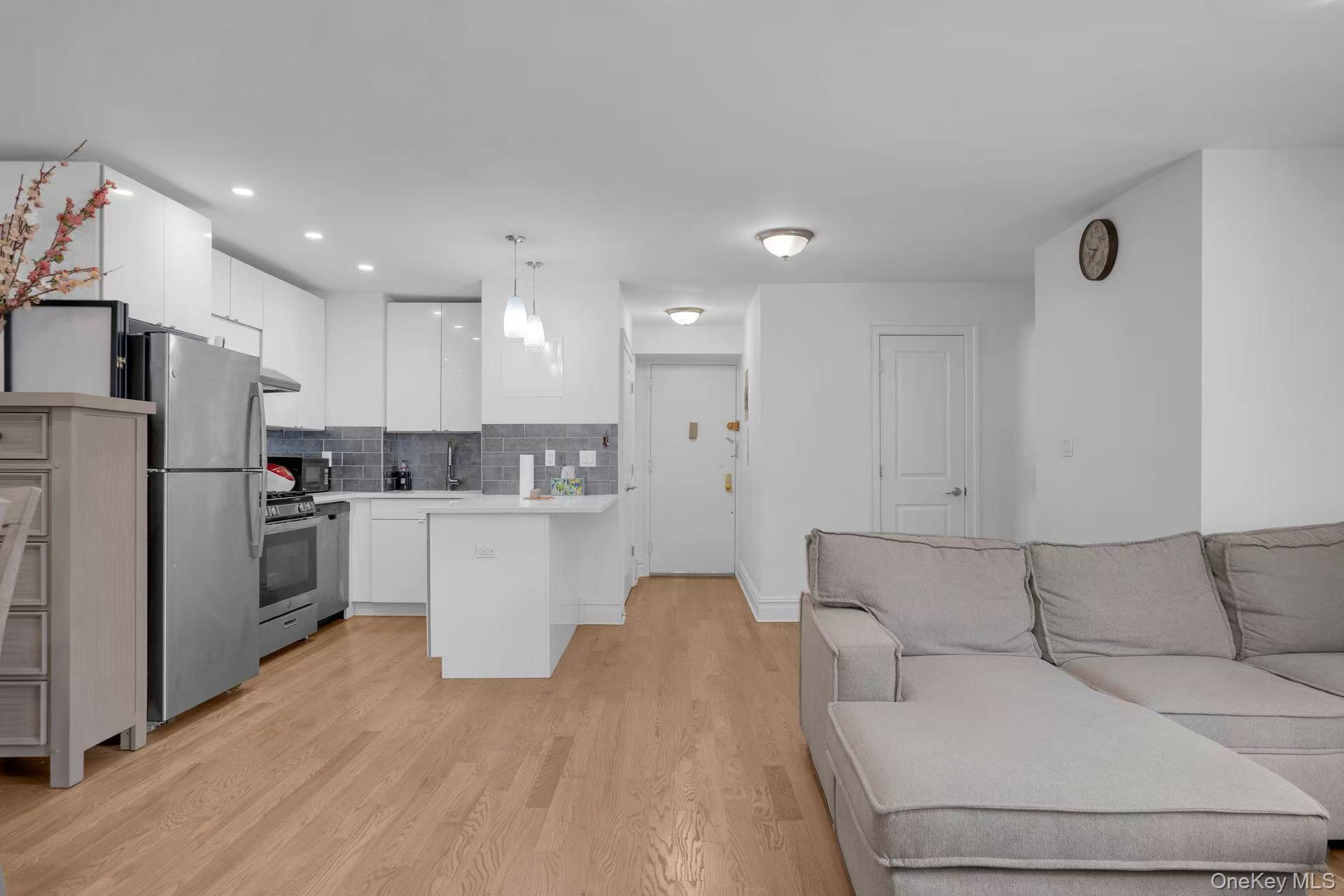 13240 Sanford Avenue 3r Property Photo 12