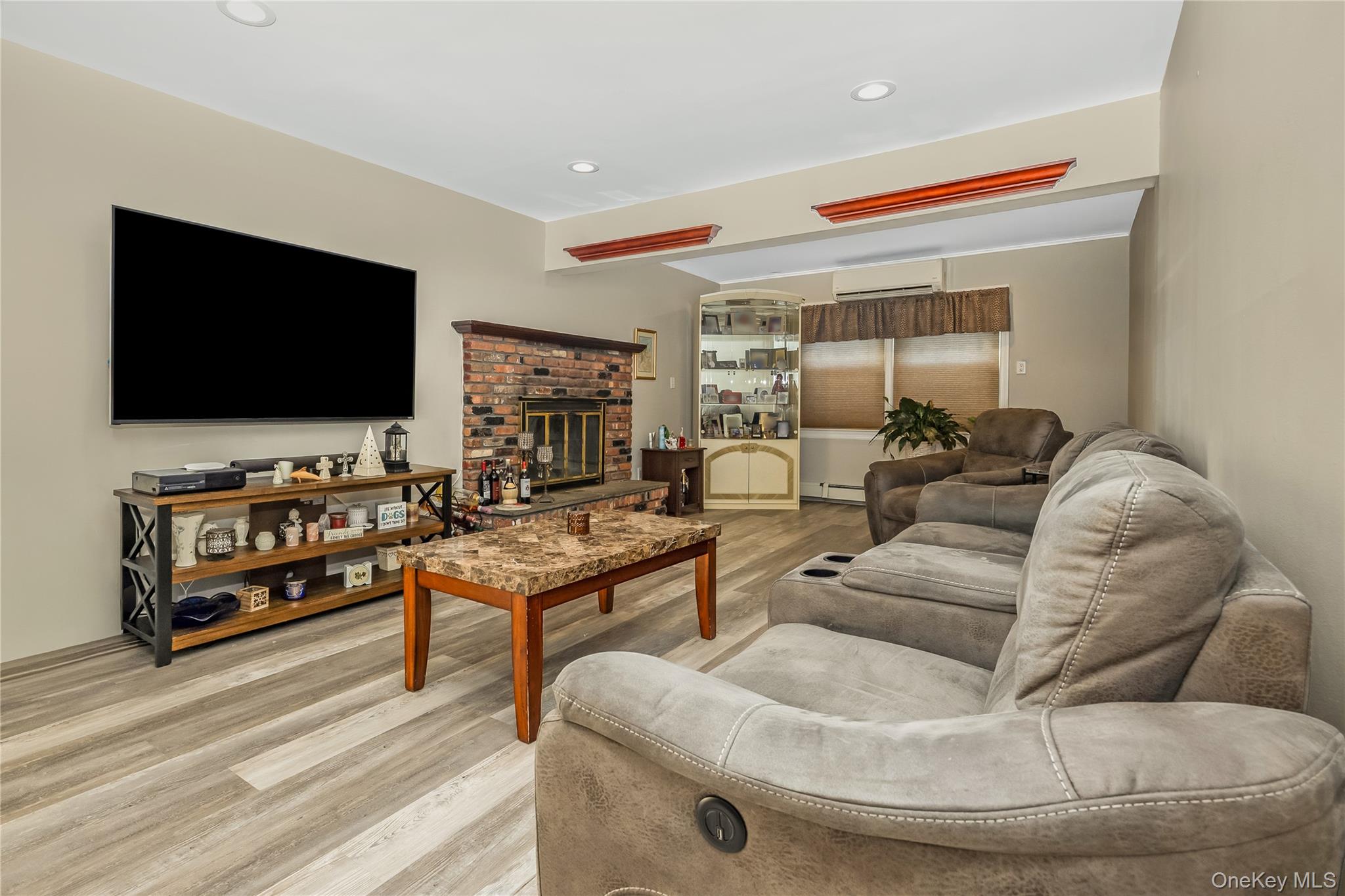 65 Club Lane Property Photo 3