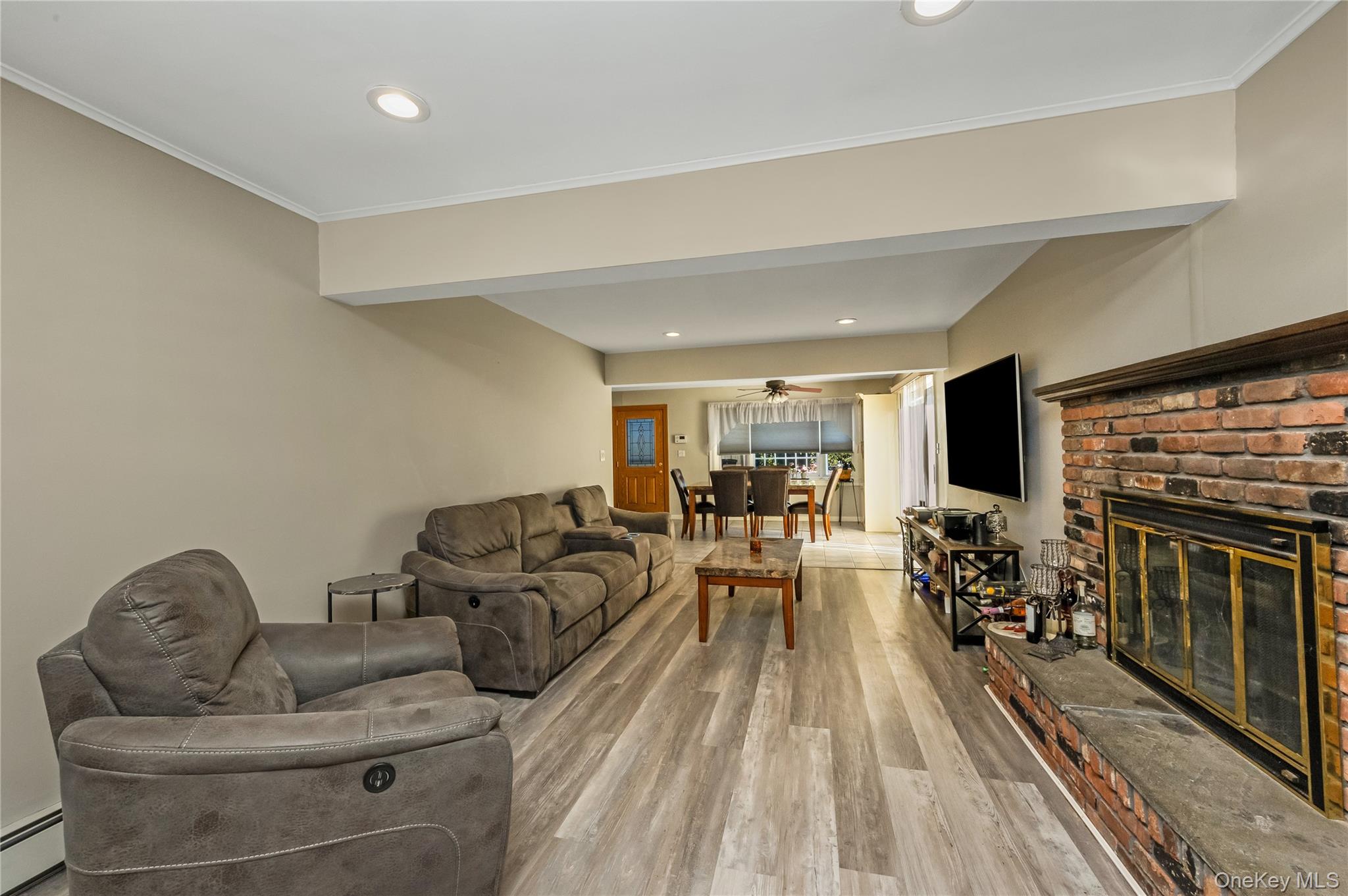 65 Club Lane Property Photo 6