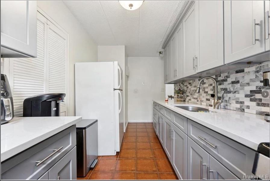 1085 Warburton Avenue 120 Property Photo 3