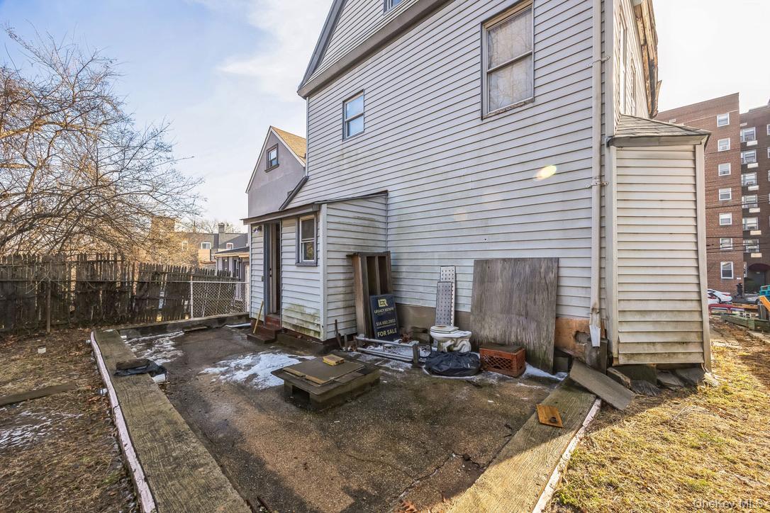 1052 Mclean Avenue Property Photo 8