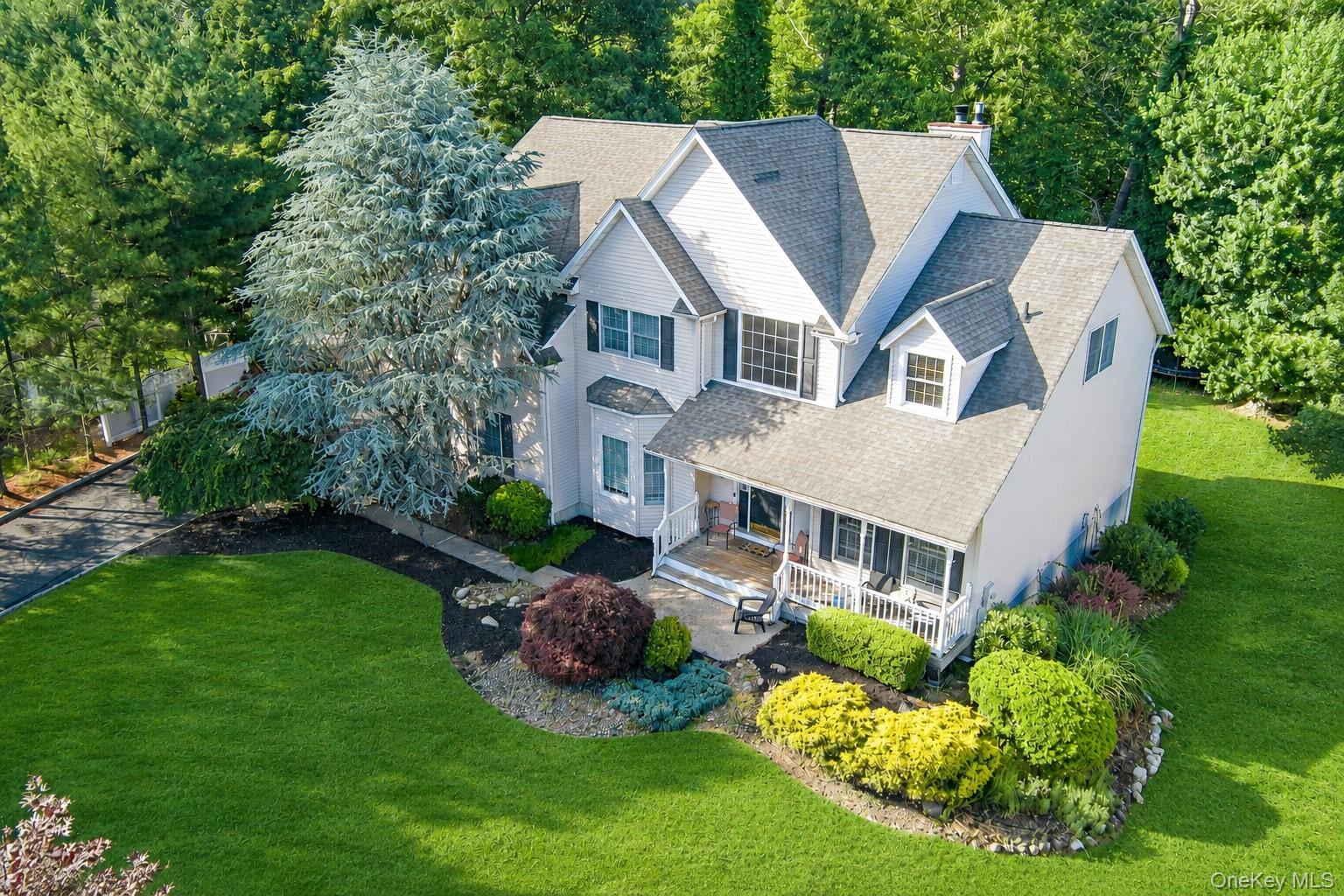 6 Anton Court Property Photo 3