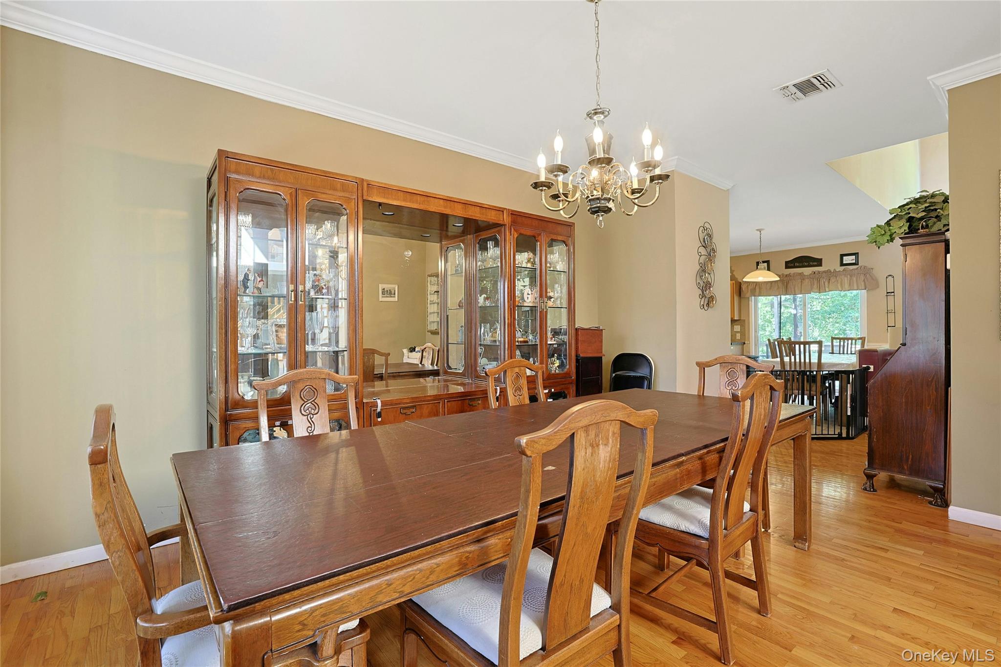 6 Anton Court Property Photo 9