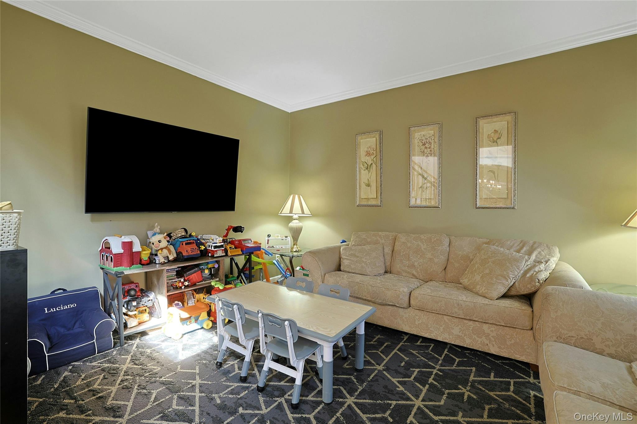 6 Anton Court Property Photo 11