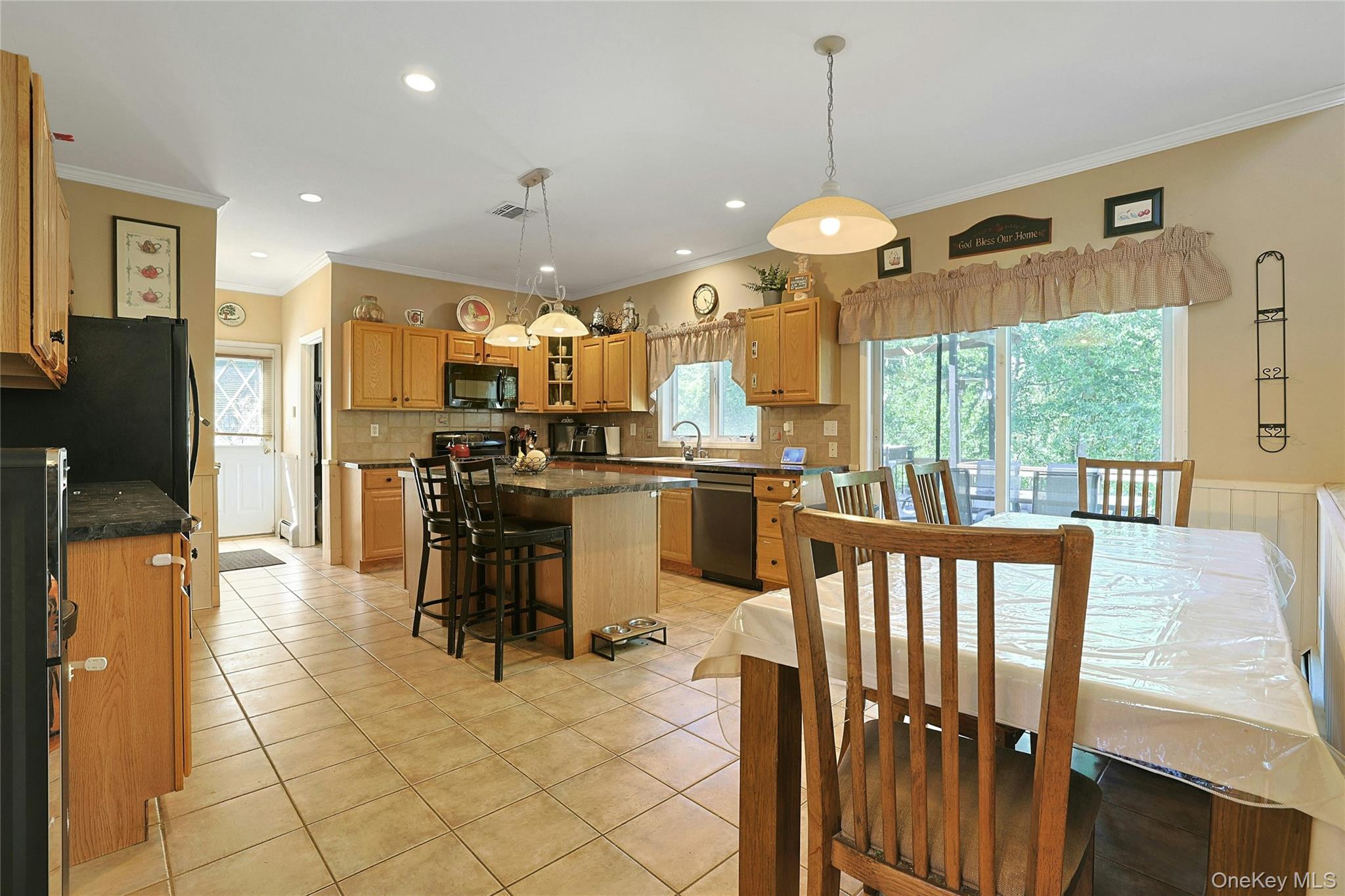 6 Anton Court Property Photo 13