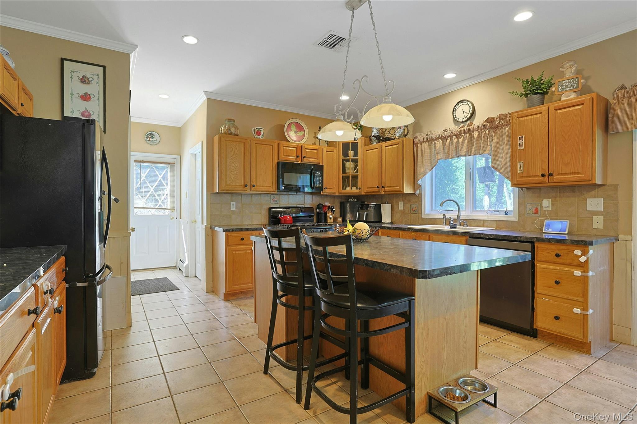 6 Anton Court Property Photo 14