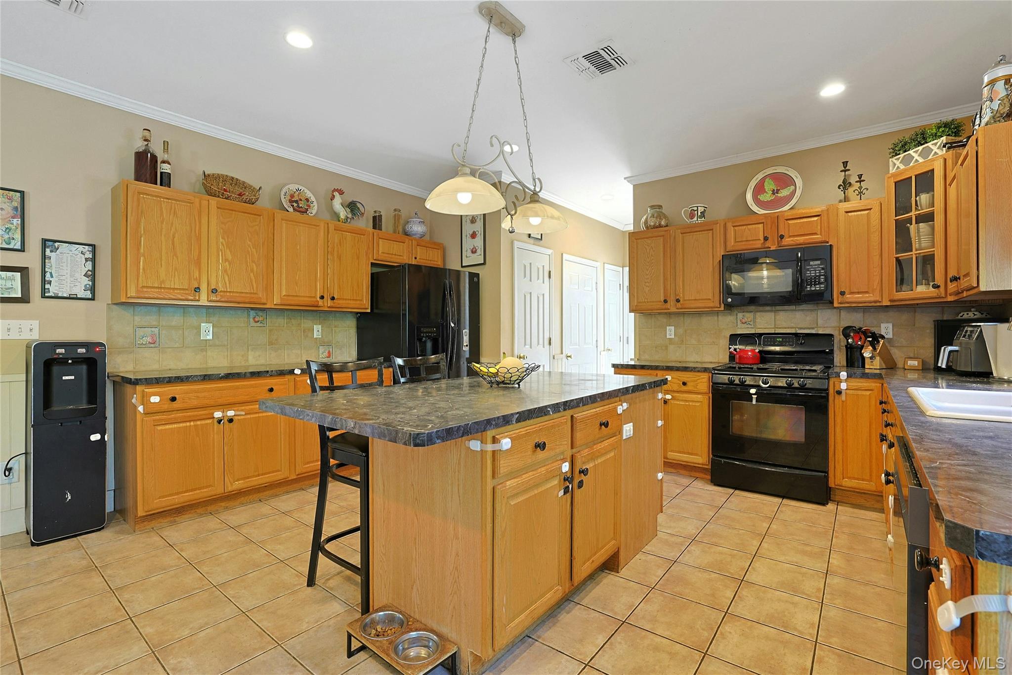 6 Anton Court Property Photo 15