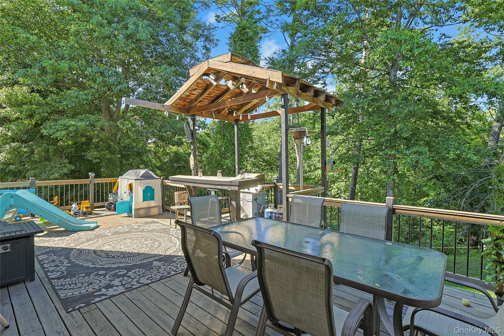 6 Anton Court Property Photo 17