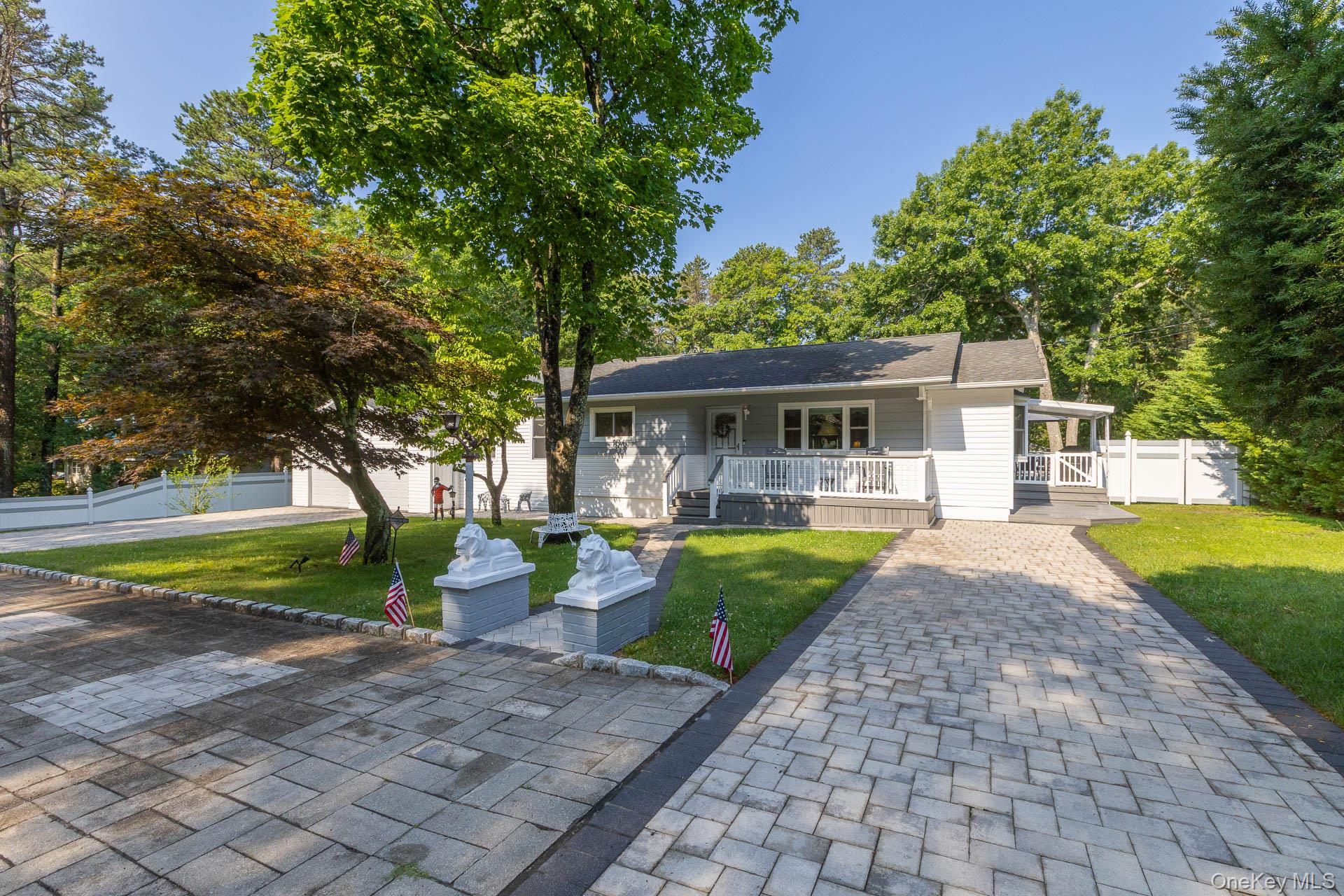 276 Parkway Drive Property Photo 1