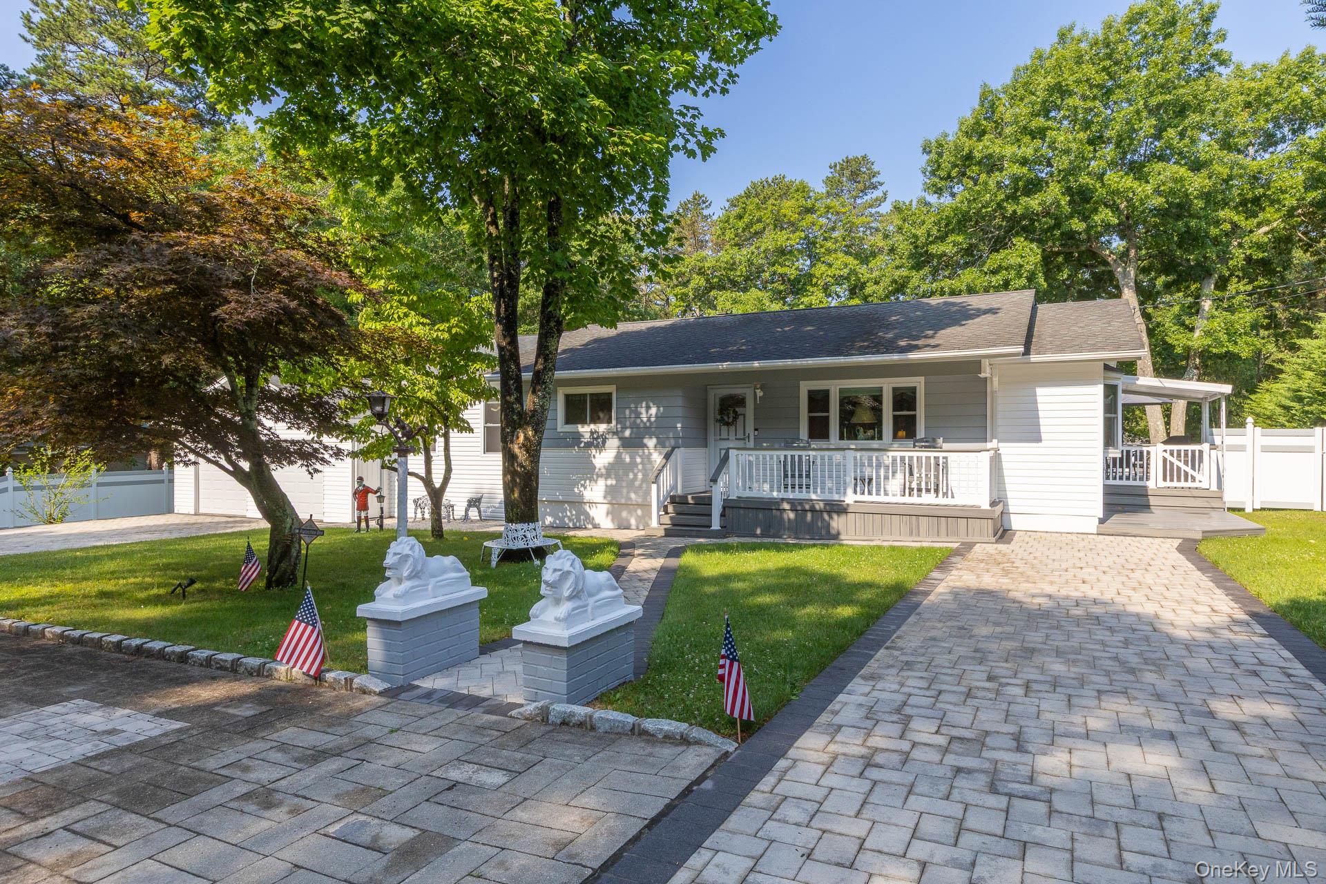 276 Parkway Drive Property Photo 2