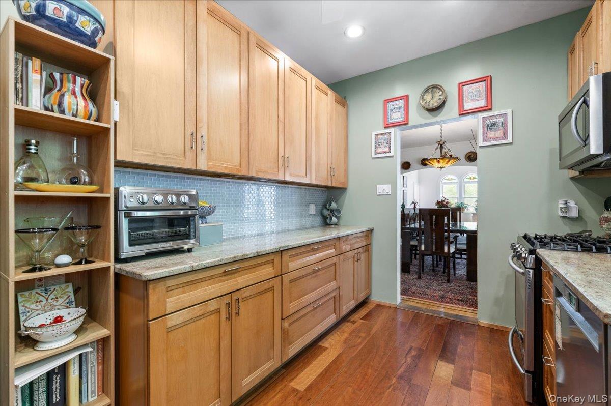 323 E Walnut Street Property Photo 9