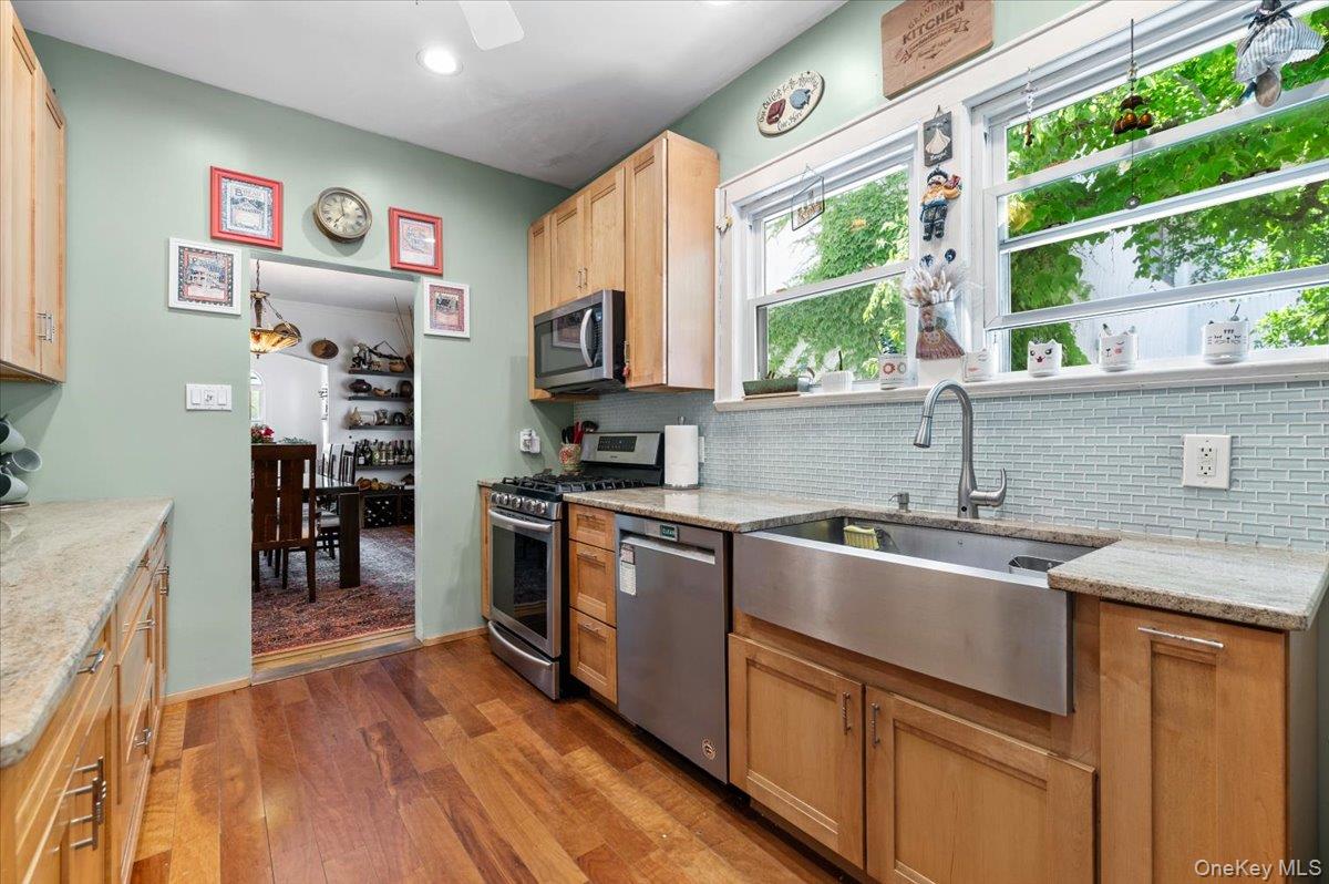 323 E Walnut Street Property Photo 10