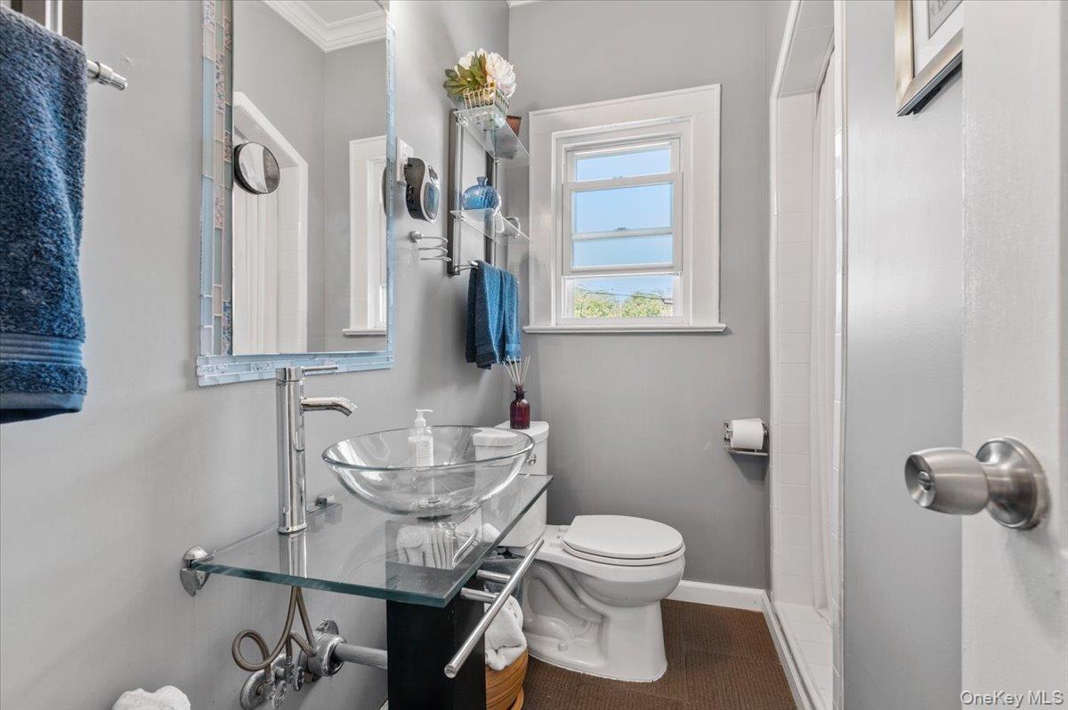 323 E Walnut Street Property Photo 17