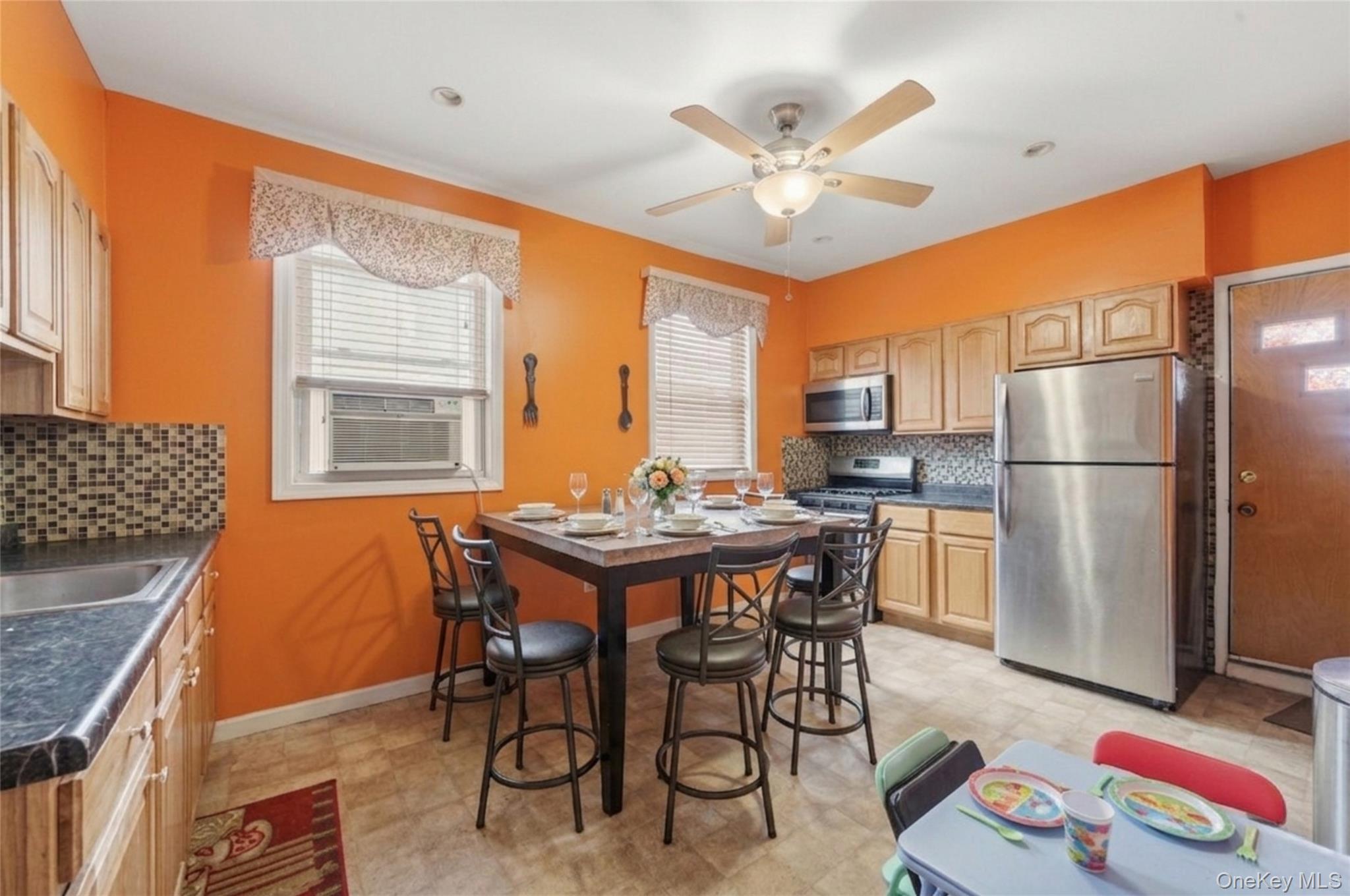 541 N High Street Property Photo 5