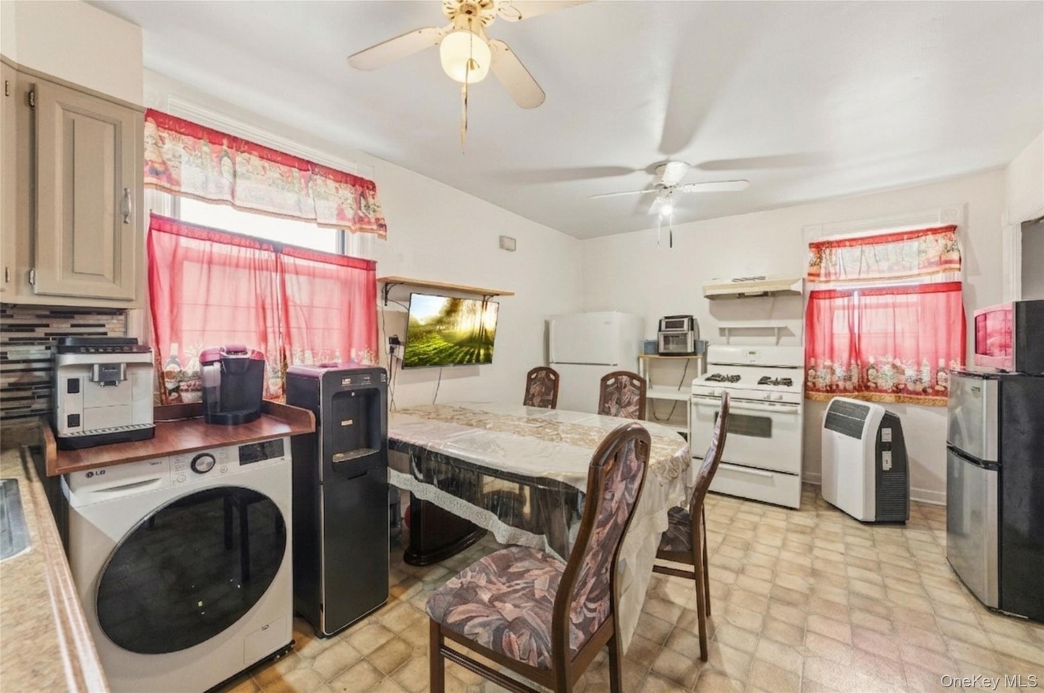 541 N High Street Property Photo 13