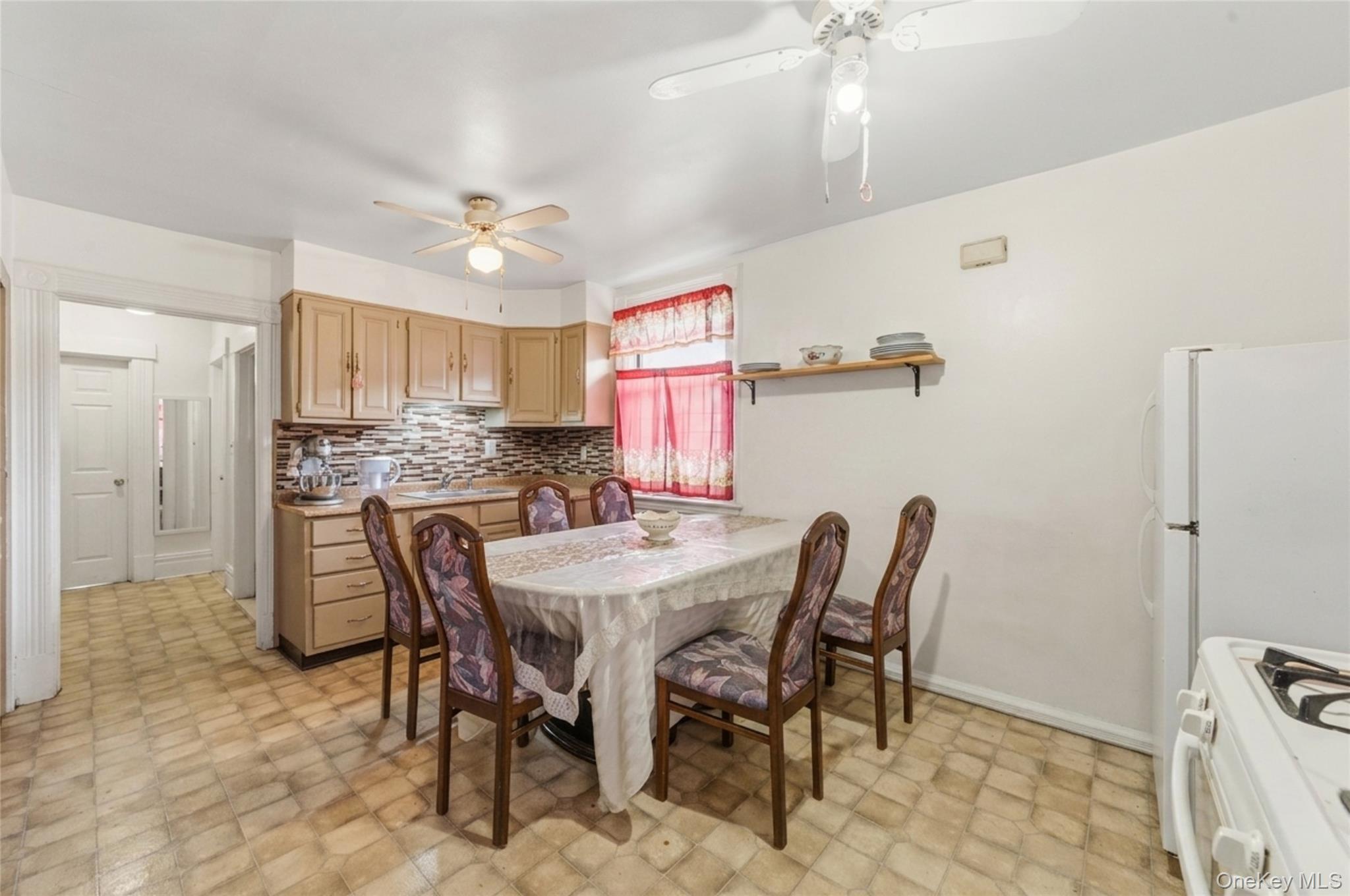 541 N High Street Property Photo 14