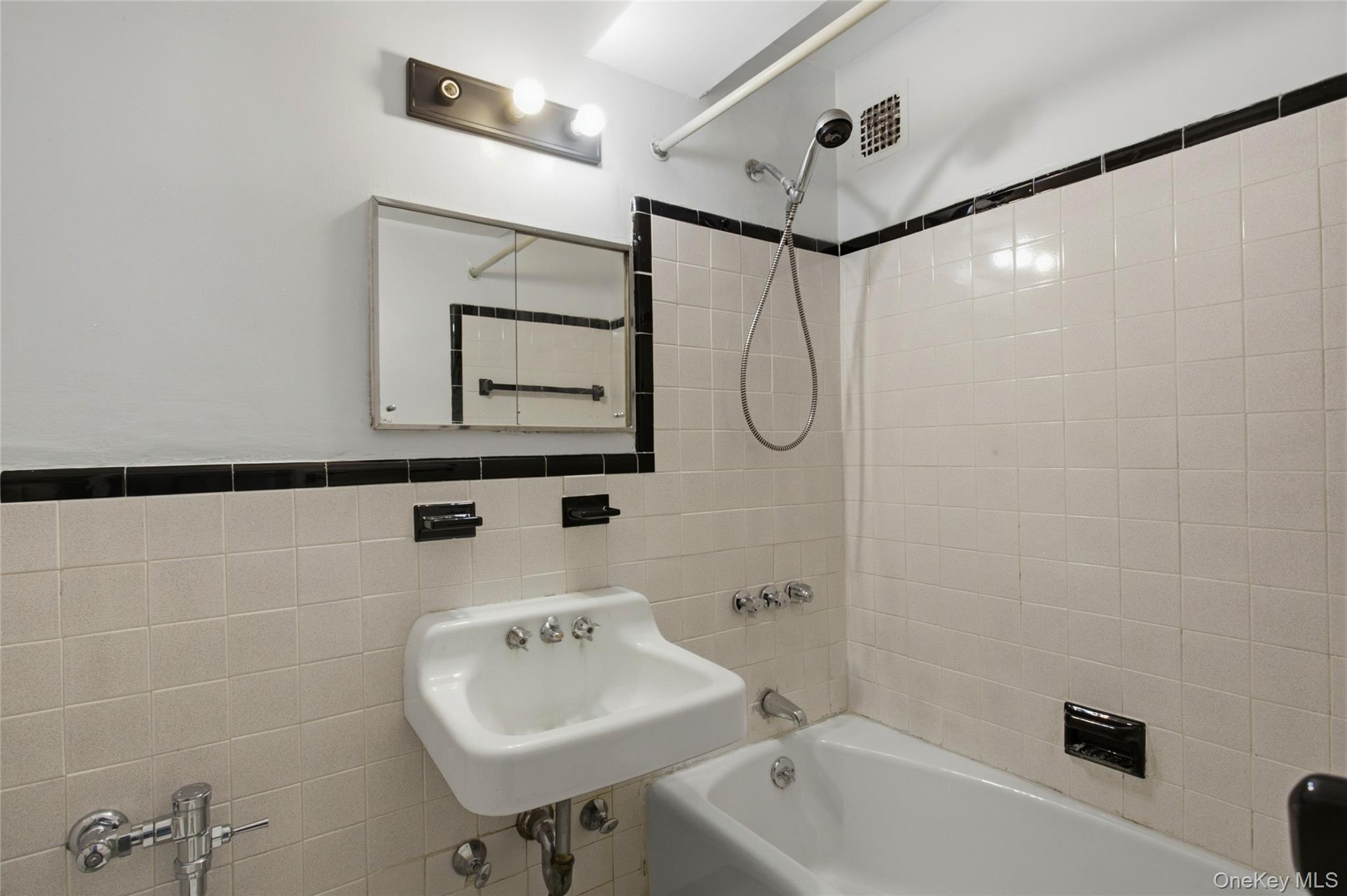 6485 Broadway 5k Property Photo 10