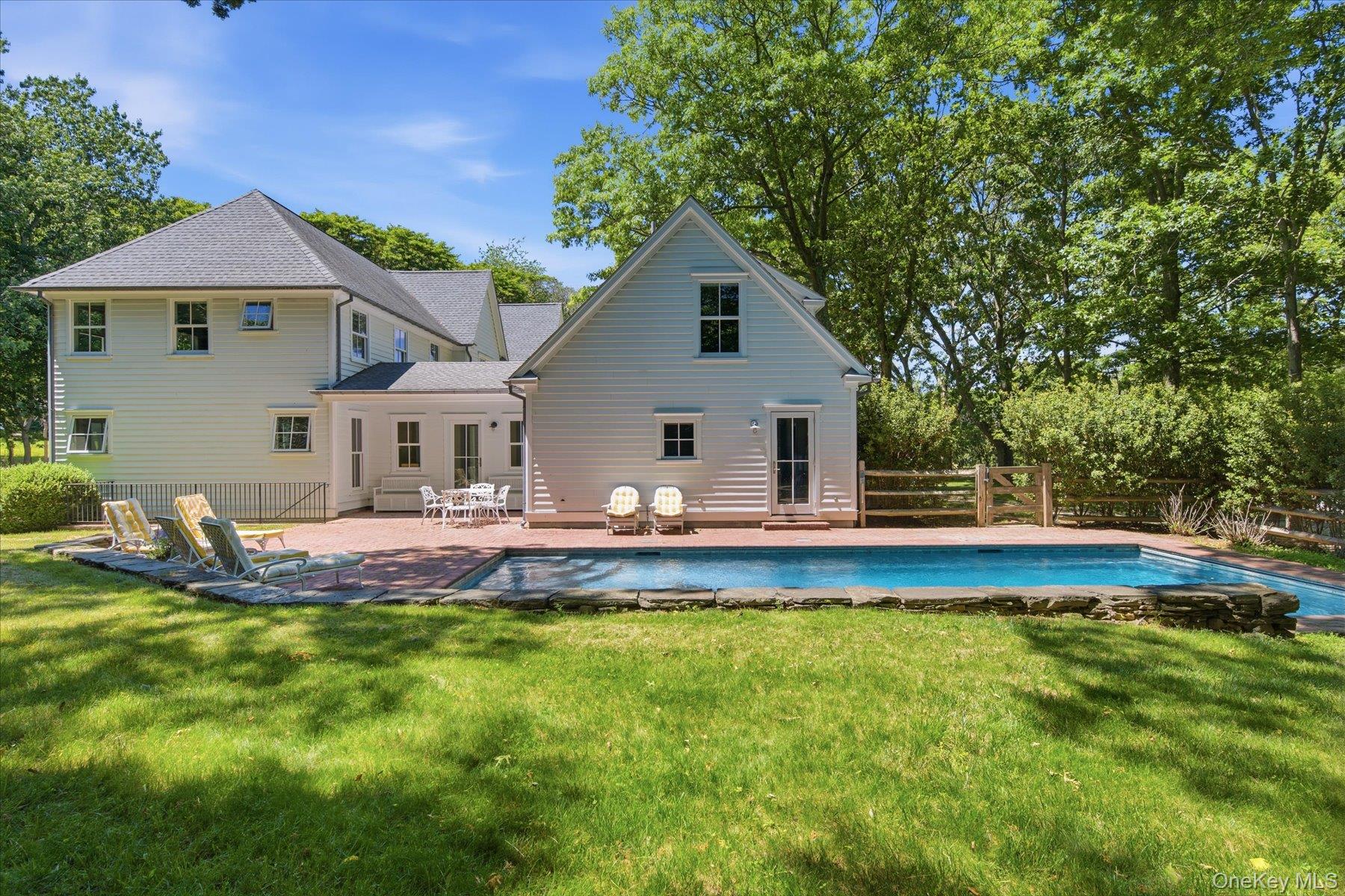43 Gardiners Bay Drive Property Photo 2